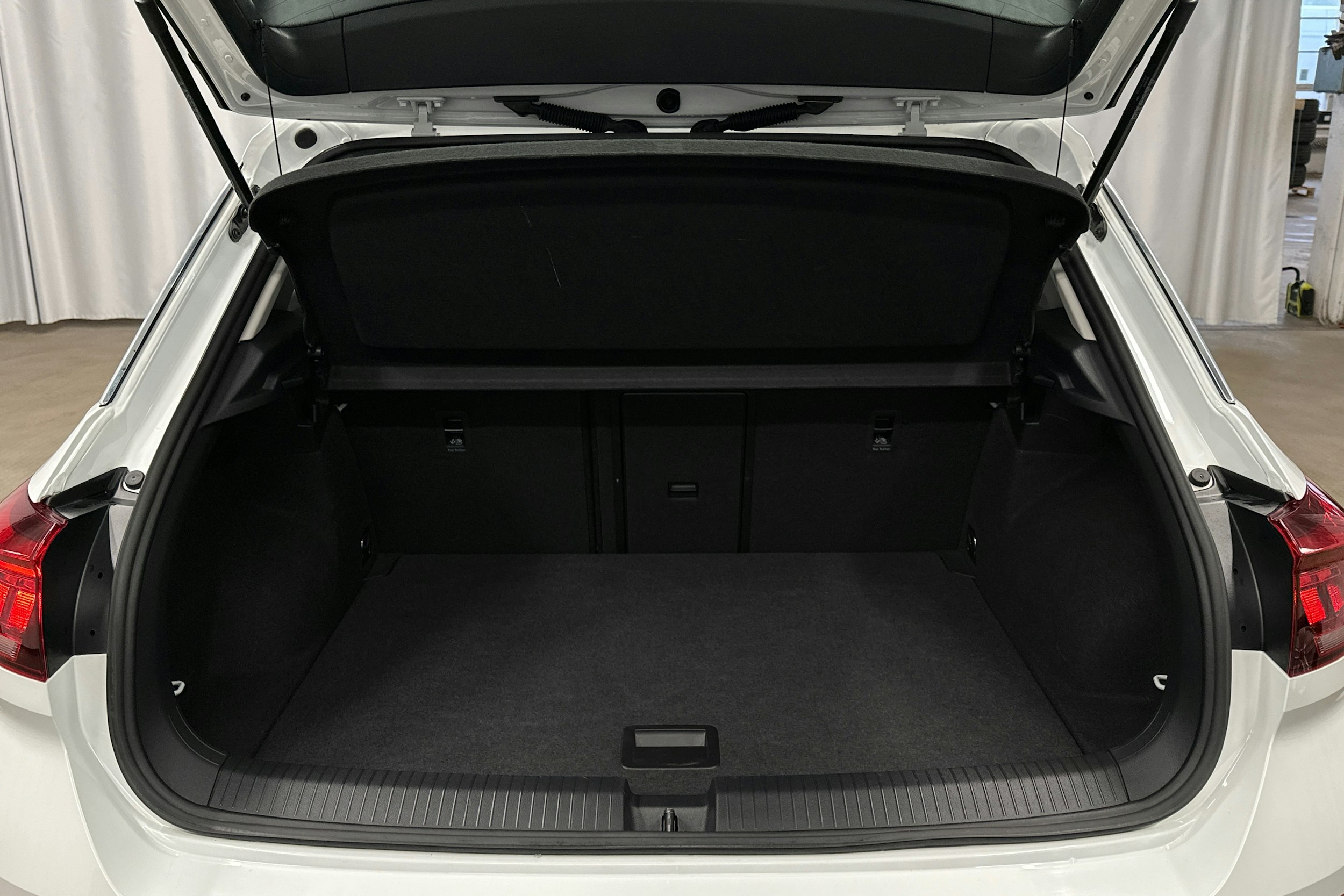 valkoinen Volkswagen T-Roc 2022 kuva 14.