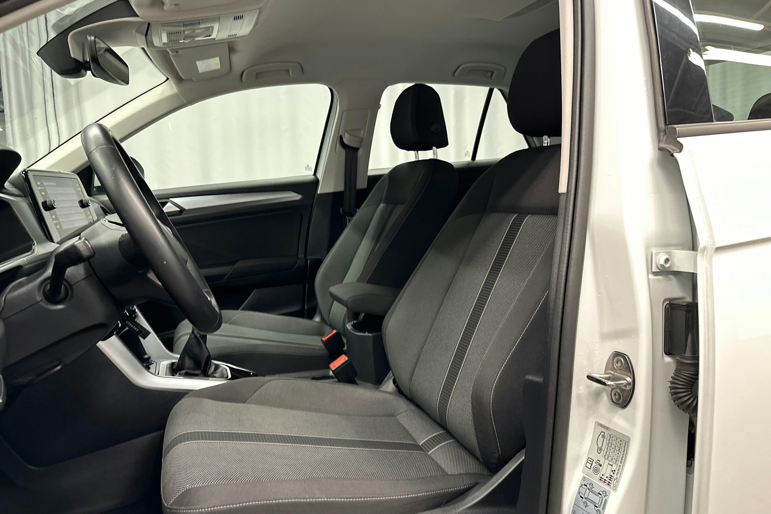 valkoinen Volkswagen T-Roc 2022 kuva 15.