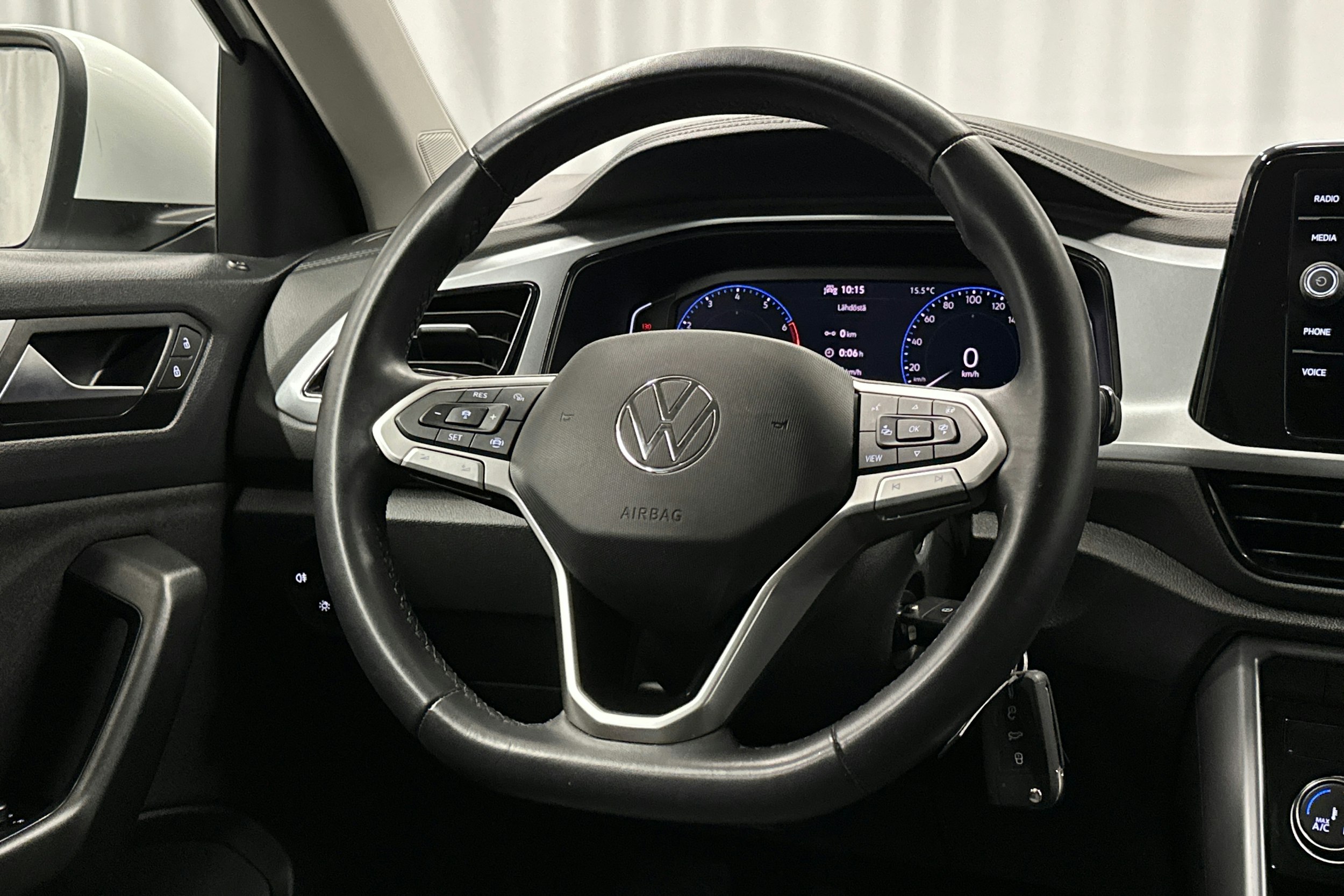 valkoinen Volkswagen T-Roc 2022 kuva 16.