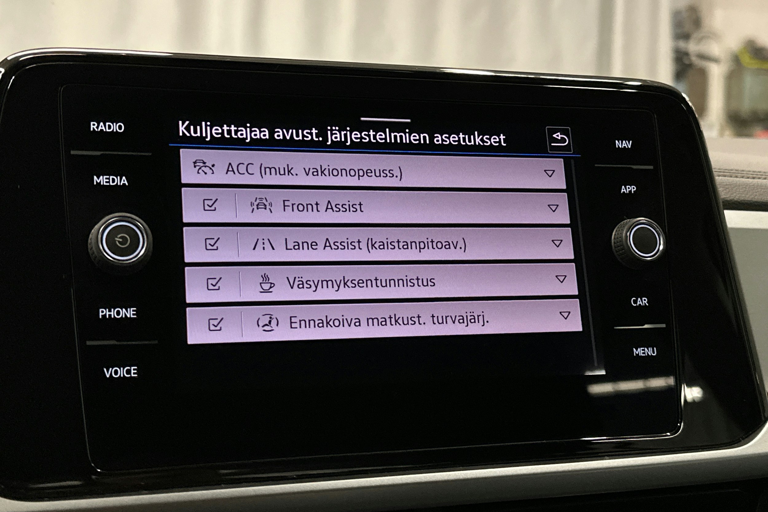 valkoinen Volkswagen T-Roc 2022 kuva 24.