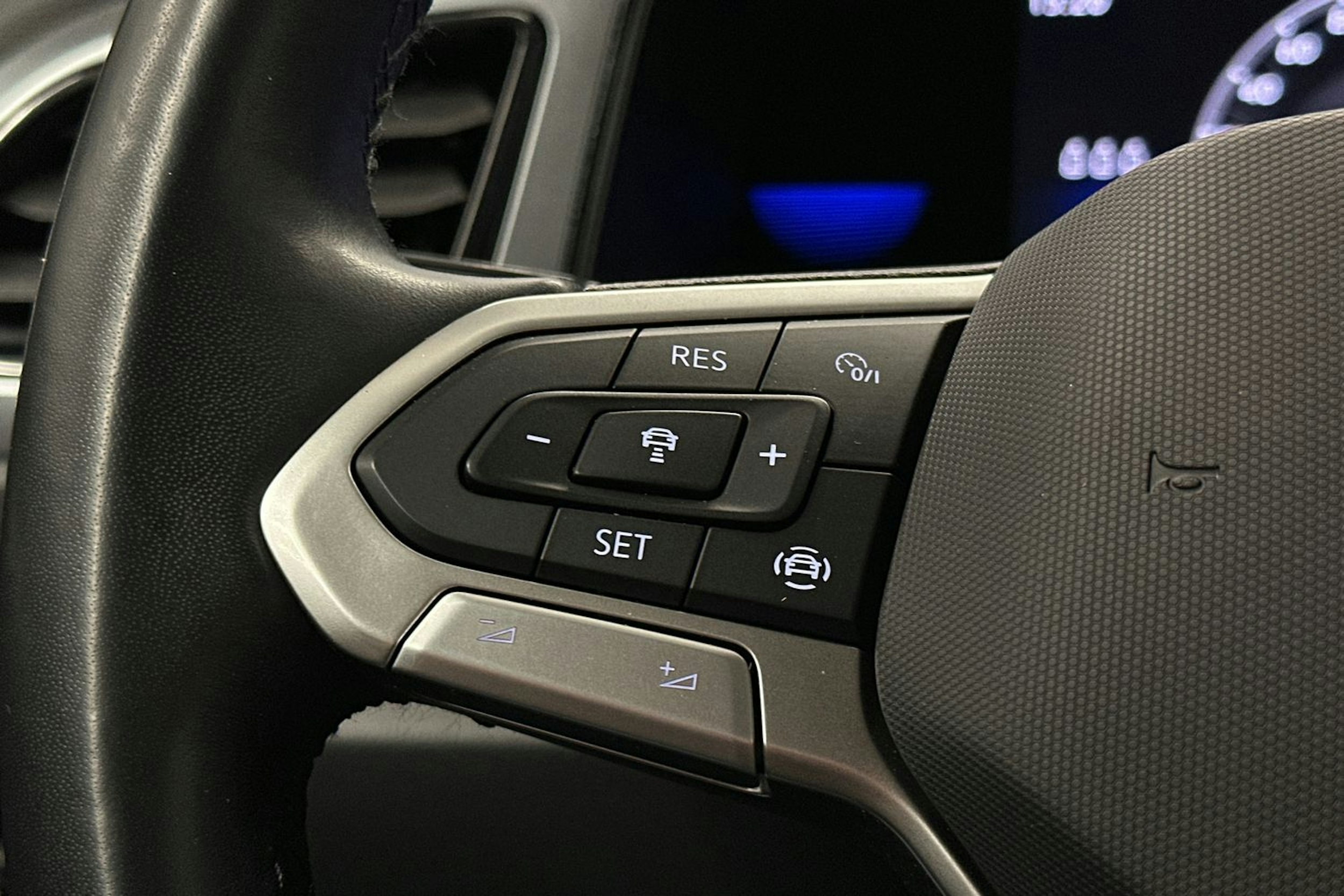 harmaa Volkswagen T-Roc 2022 kuva 17.