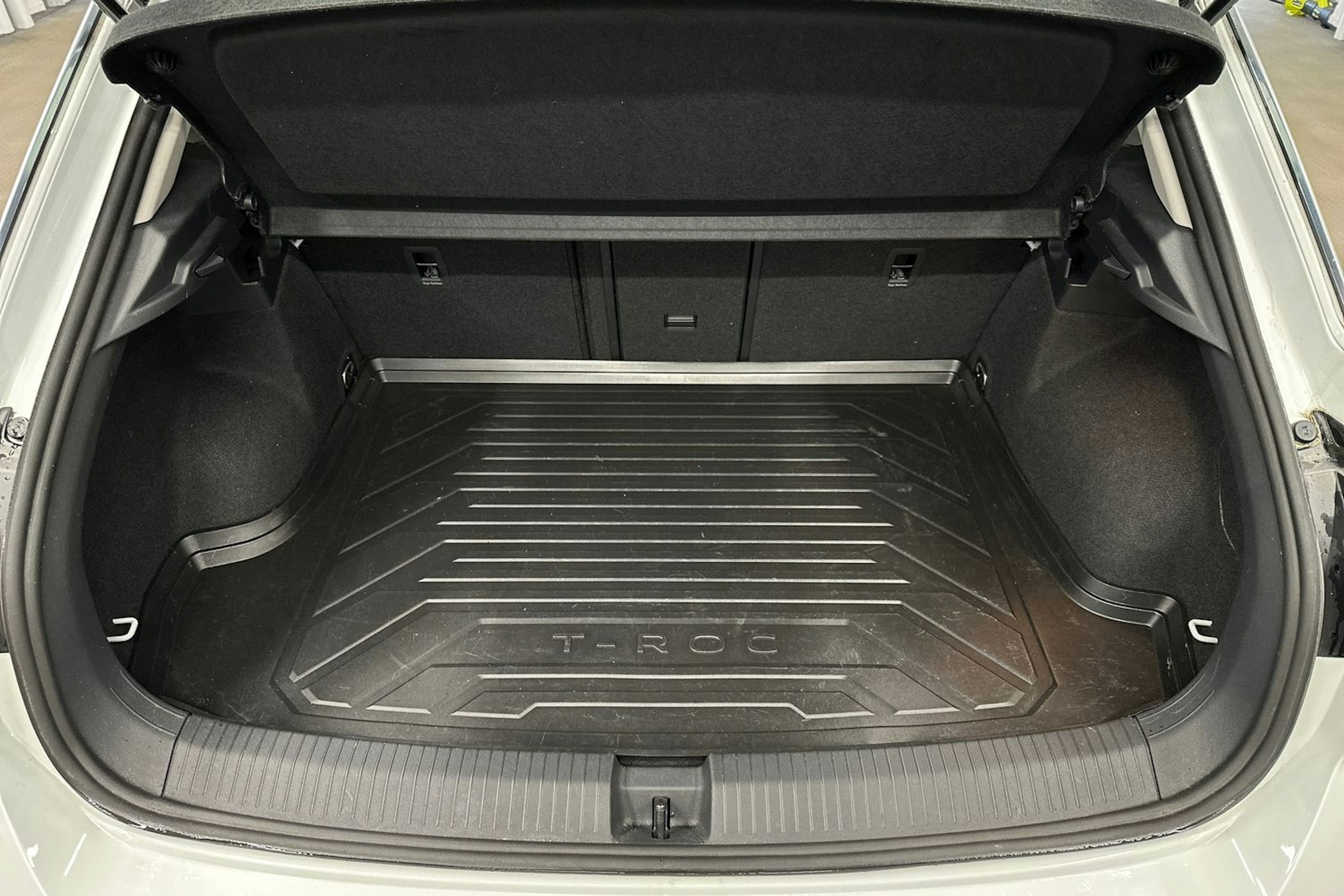 valkoinen Volkswagen T-Roc 2022 kuva 14.