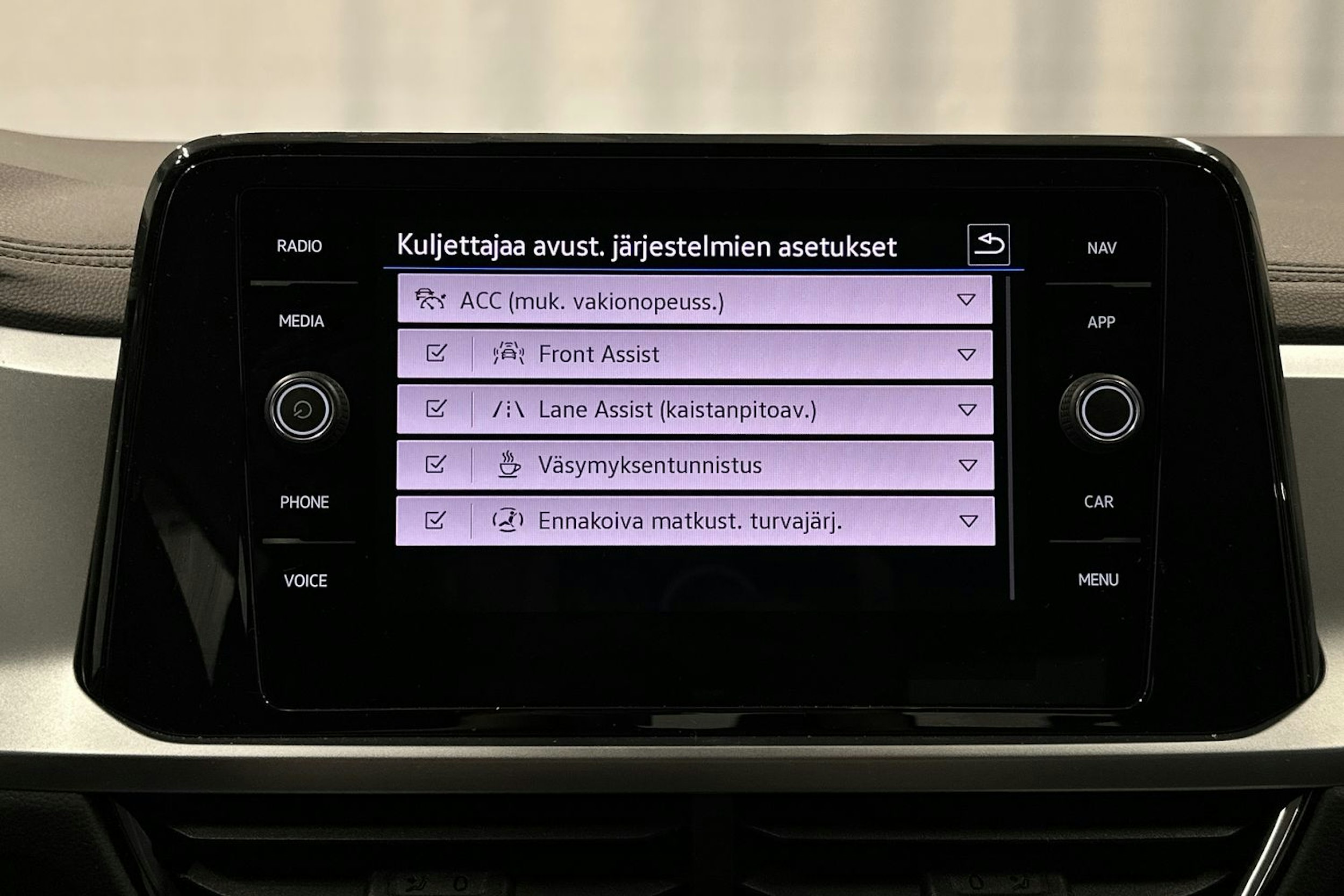 valkoinen Volkswagen T-Roc 2022 kuva 21.