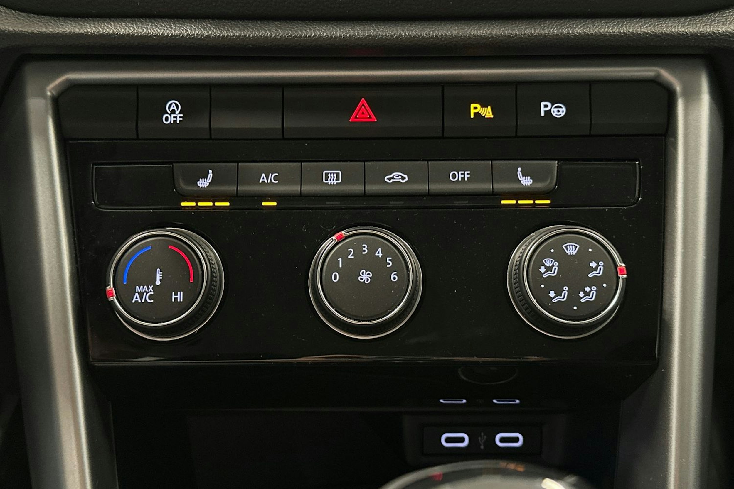 valkoinen Volkswagen T-Roc 2022 kuva 25.
