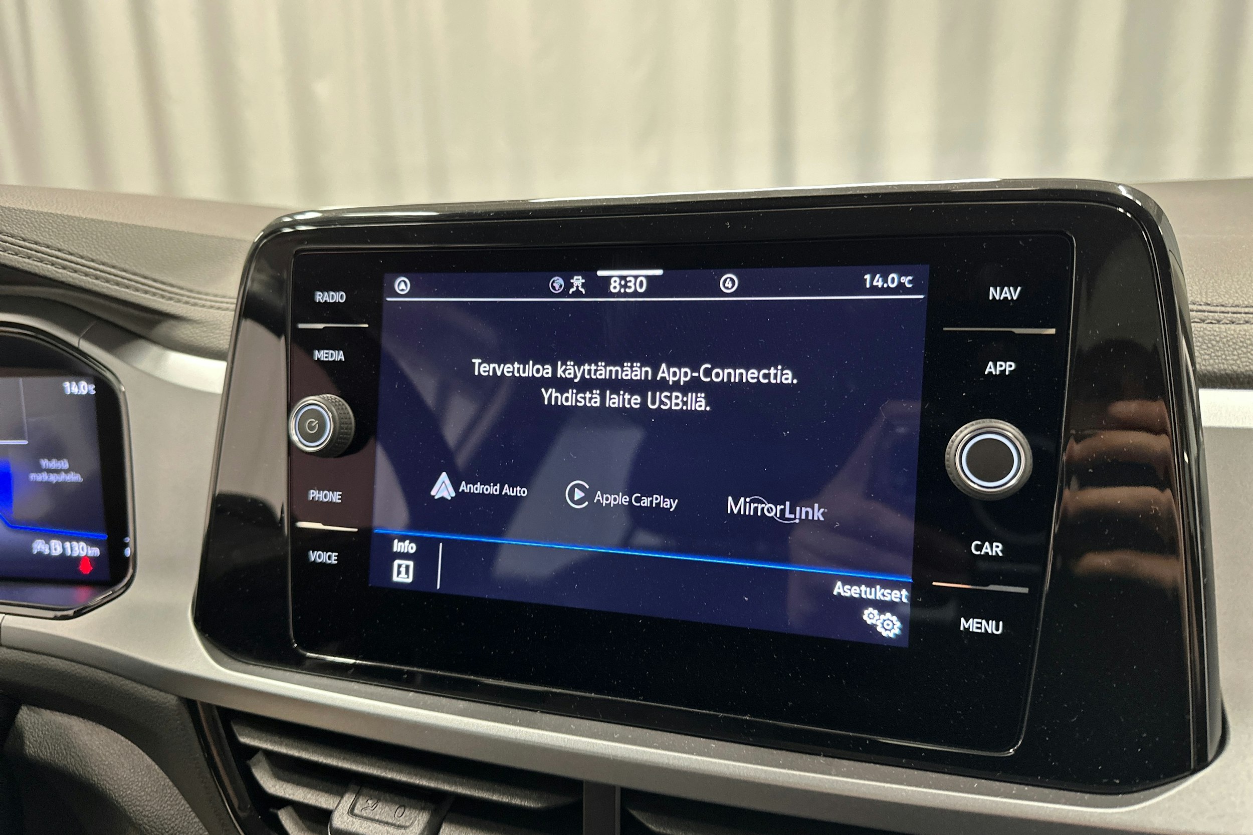 valkoinen Volkswagen T-Roc 2022 kuva 14.