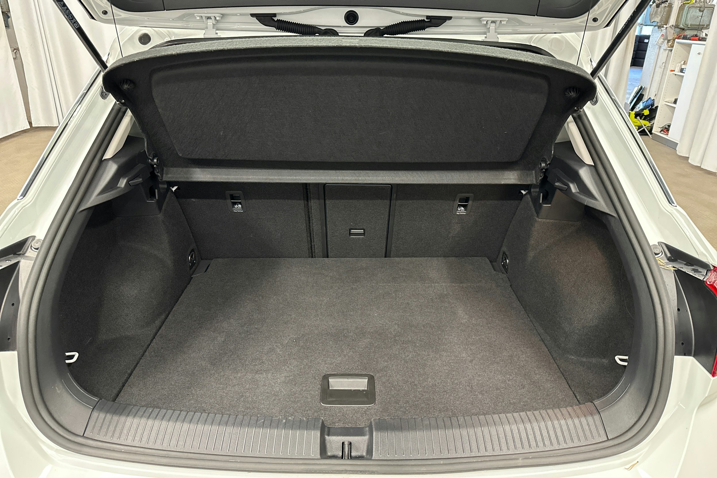 valkoinen Volkswagen T-Roc 2022 kuva 21.