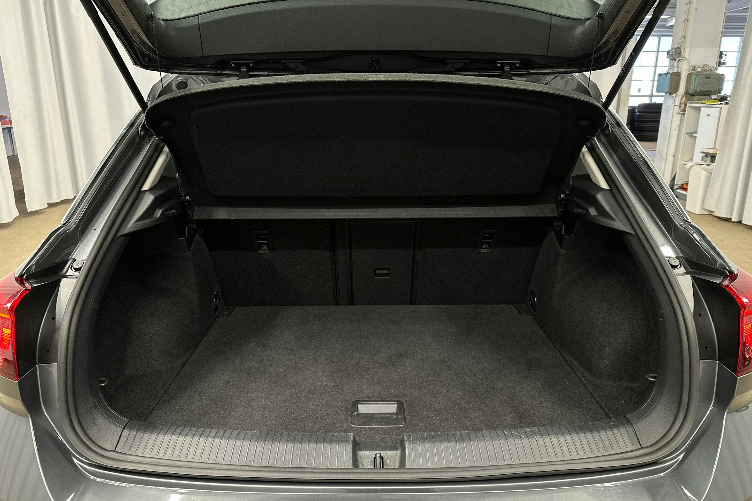 harmaa Volkswagen T-Roc 2022 kuva 14.