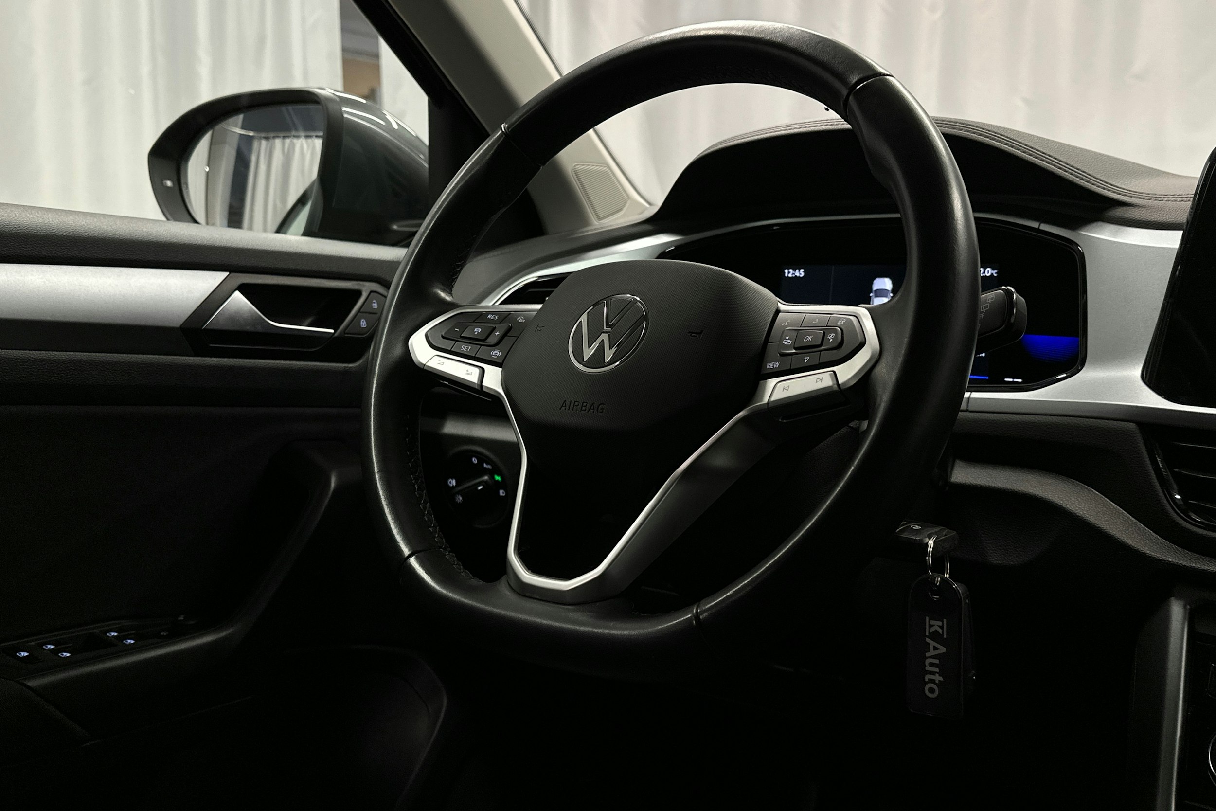 harmaa Volkswagen T-Roc 2022 kuva 16.