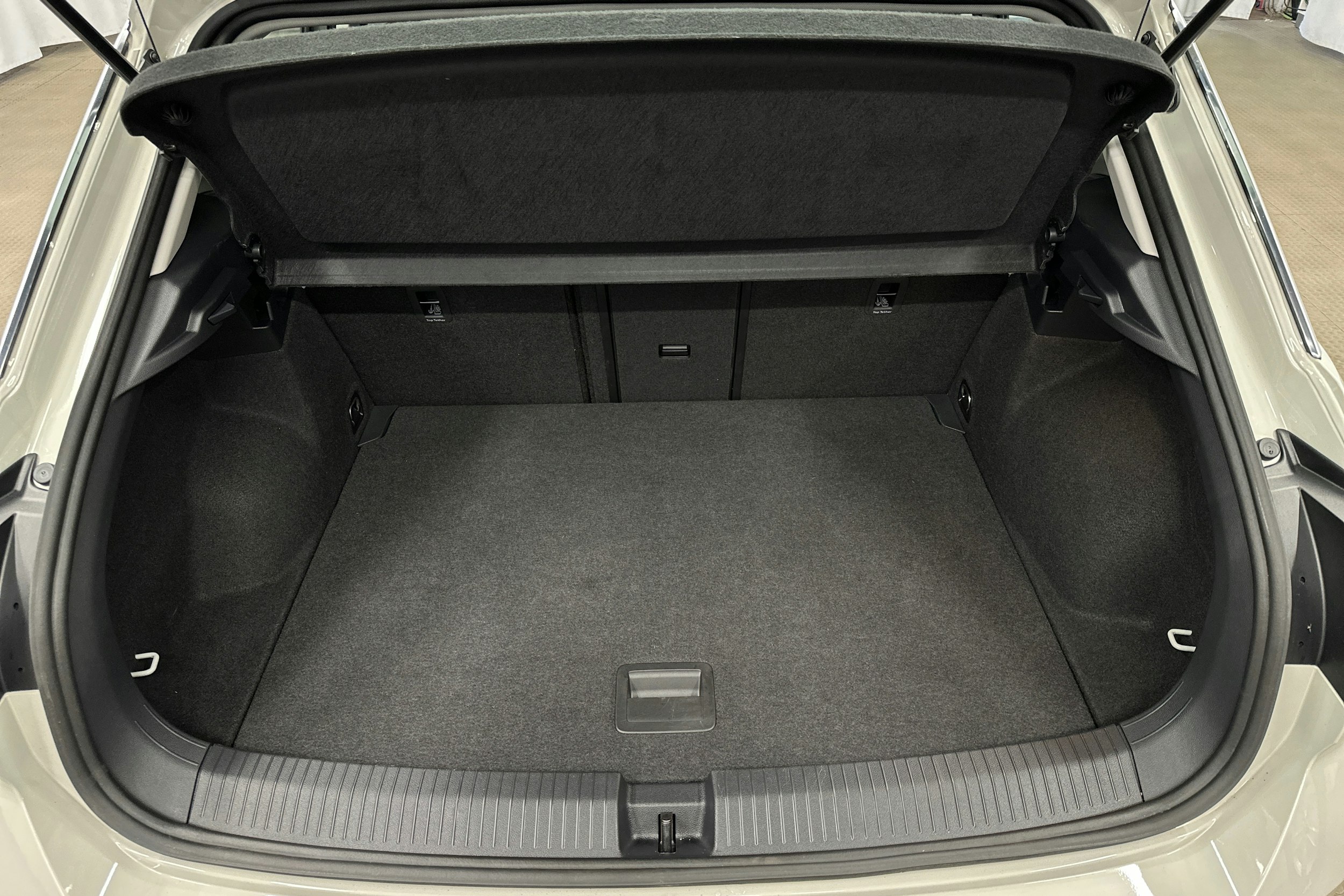 harmaa Volkswagen T-Roc 2022 kuva 11.