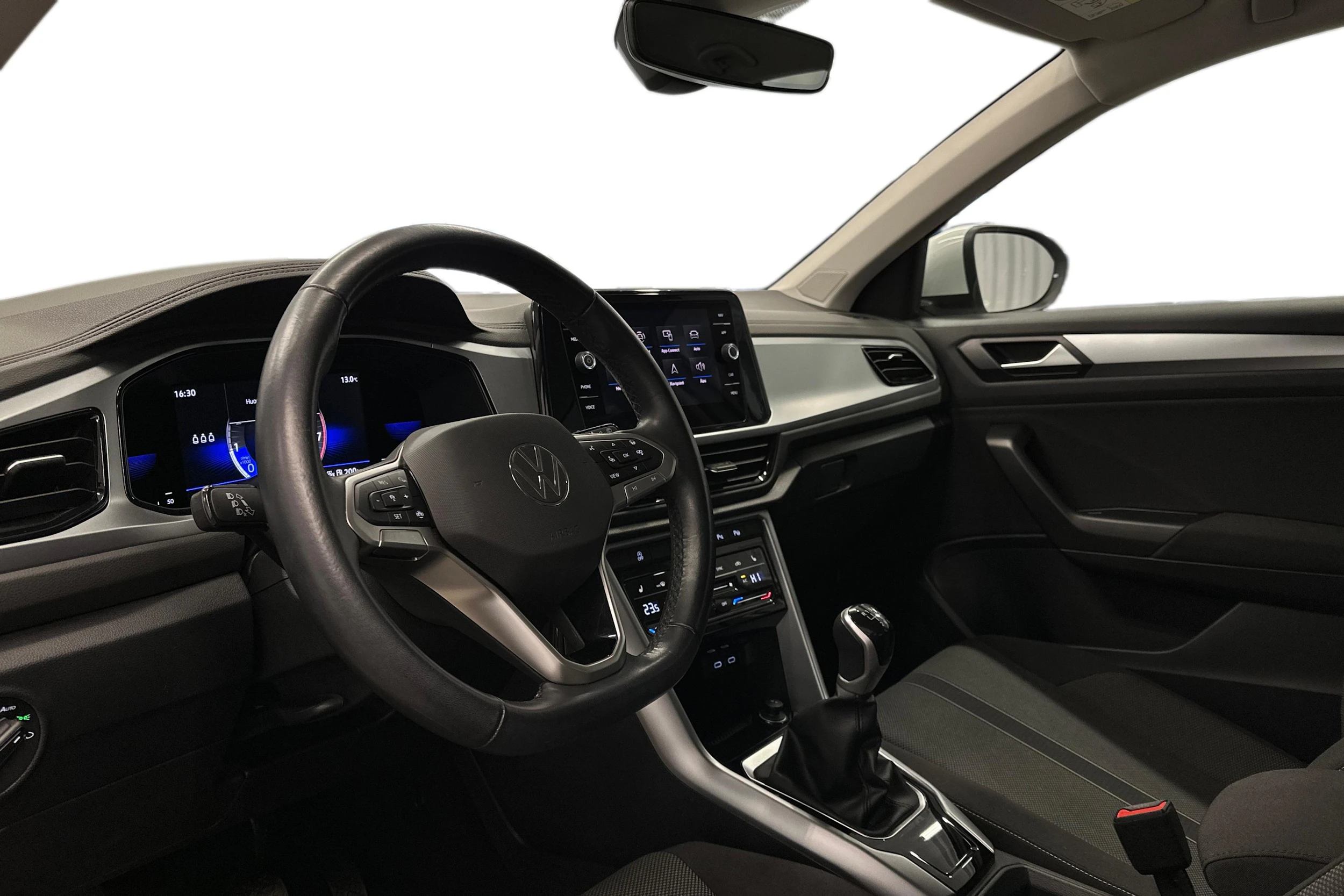 valkoinen Volkswagen T-Roc 2022 kuva 6.