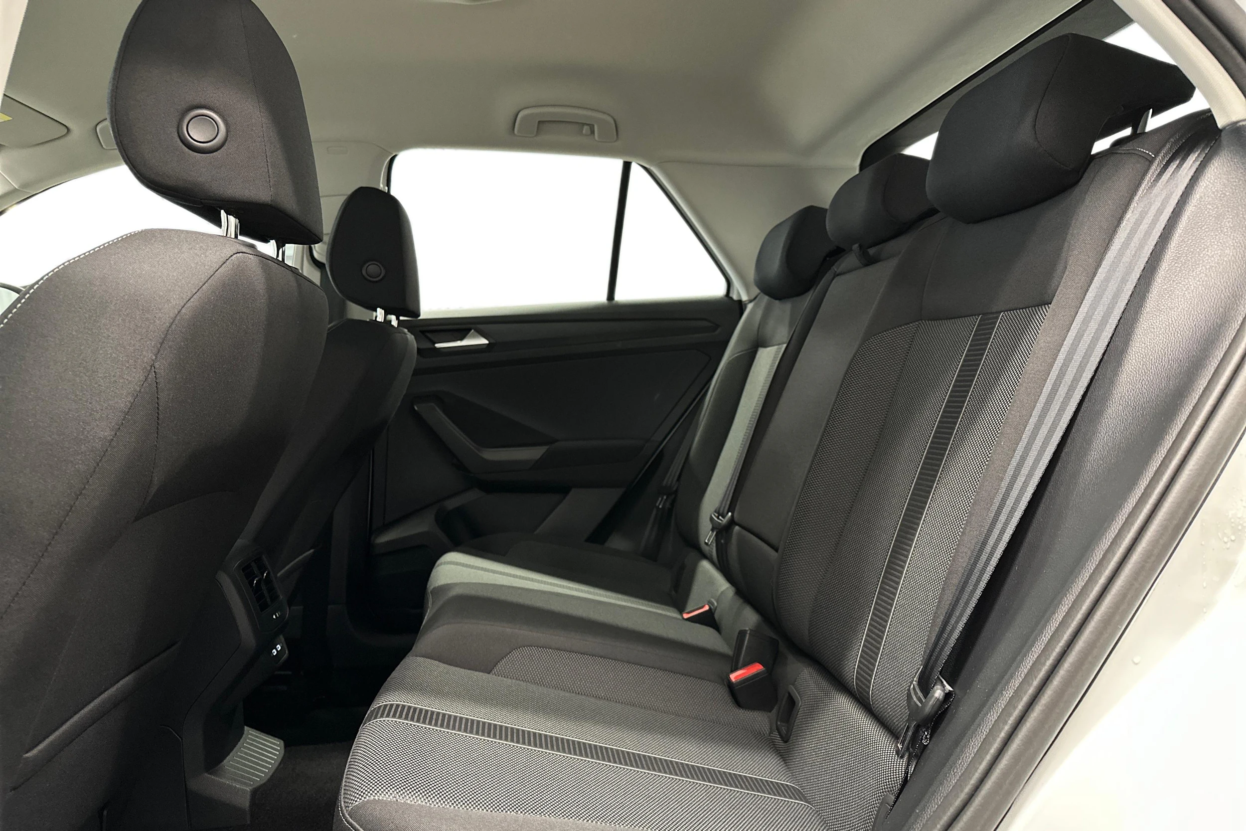 valkoinen Volkswagen T-Roc 2022 kuva 8.