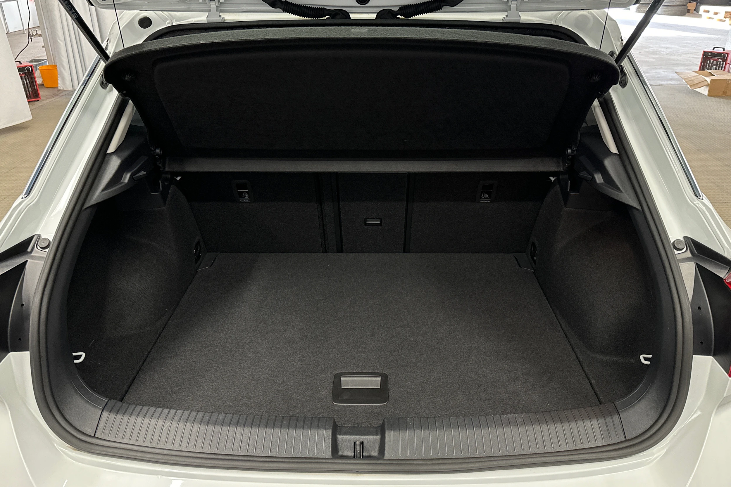 valkoinen Volkswagen T-Roc 2022 kuva 11.