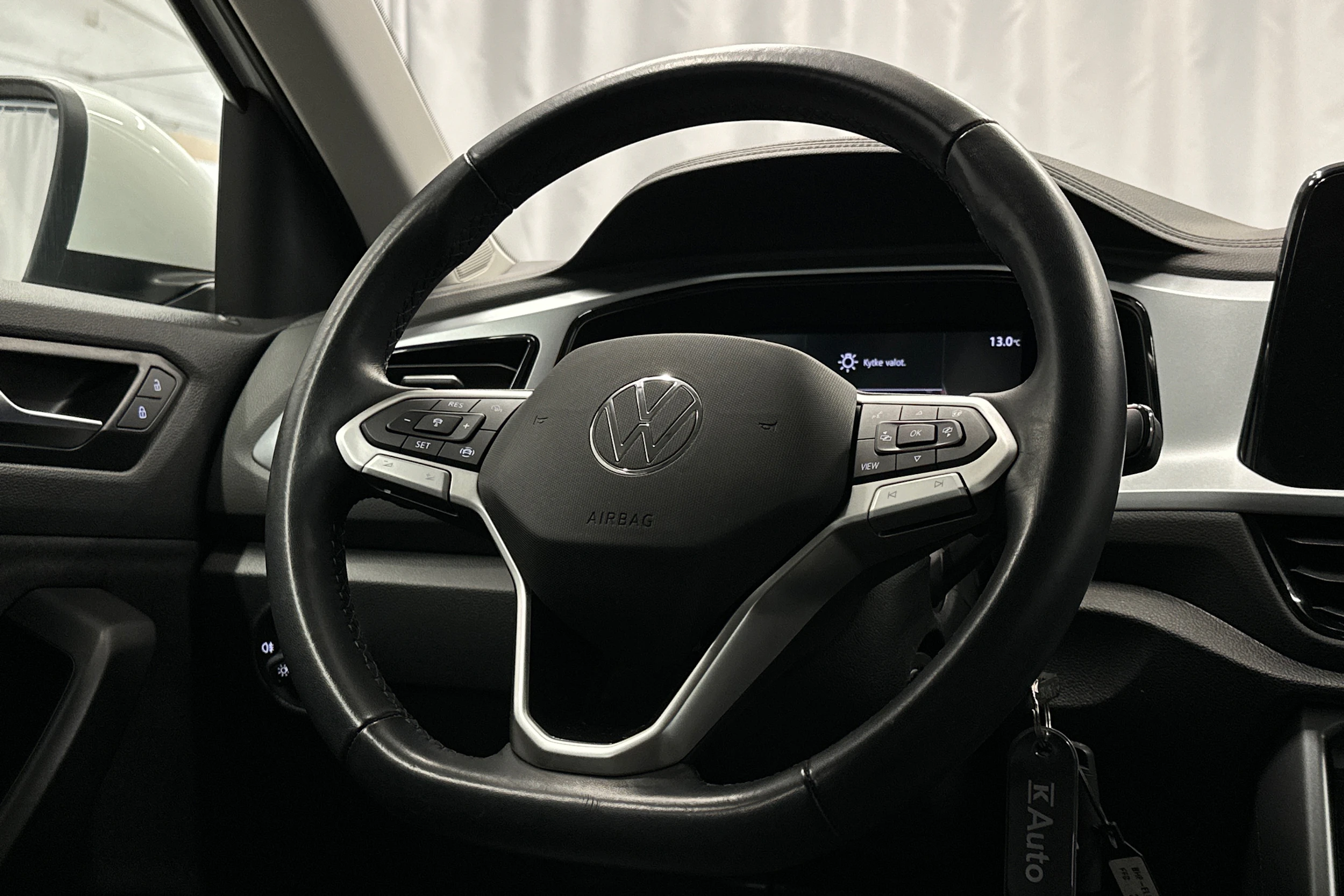 valkoinen Volkswagen T-Roc 2022 kuva 13.