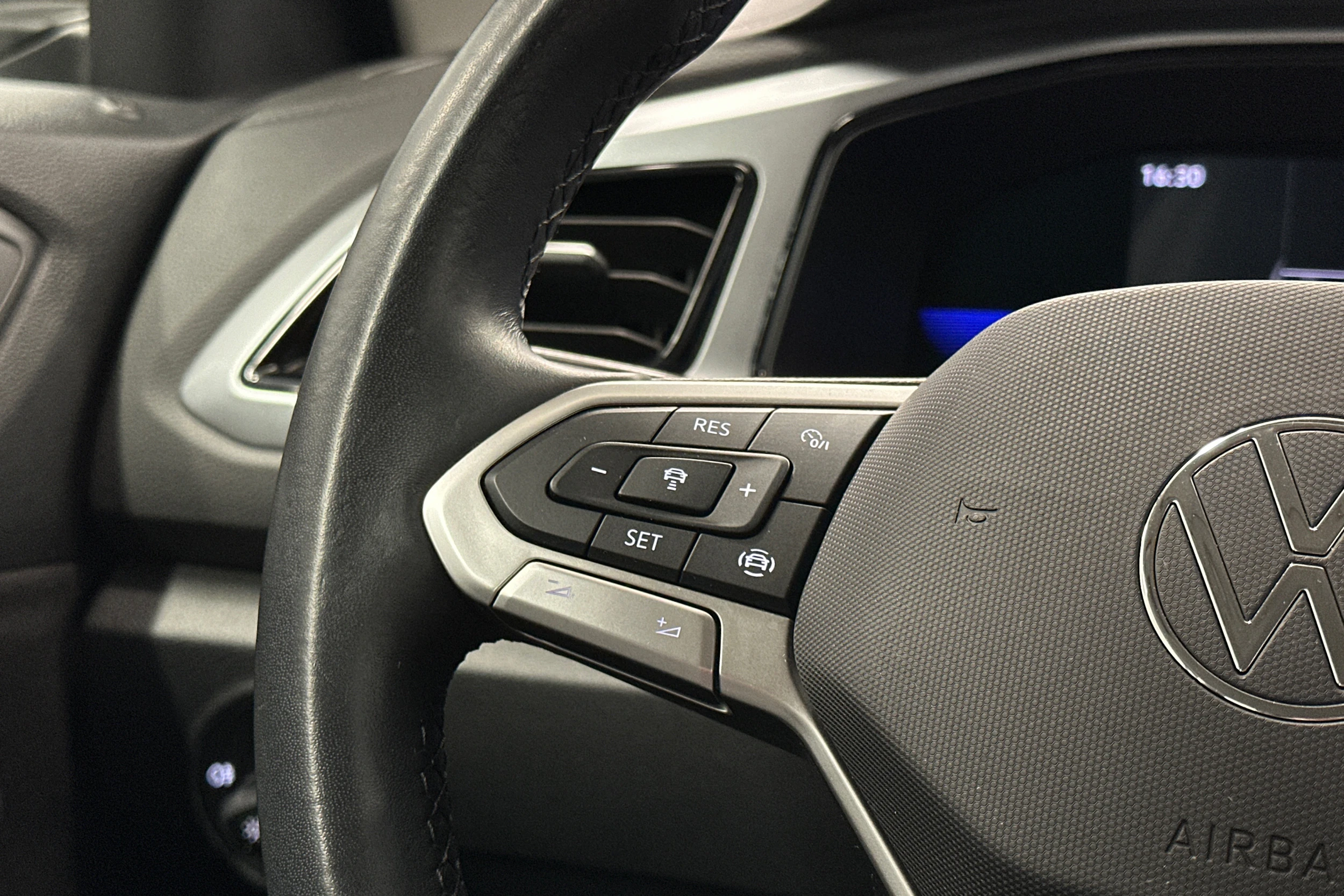 valkoinen Volkswagen T-Roc 2022 kuva 14.