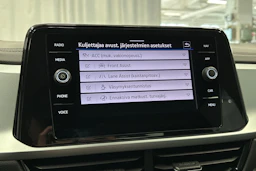 valkoinen Volkswagen T-Roc 2022 kuva 16.