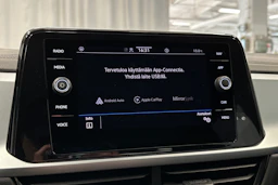 valkoinen Volkswagen T-Roc 2022 kuva 17.