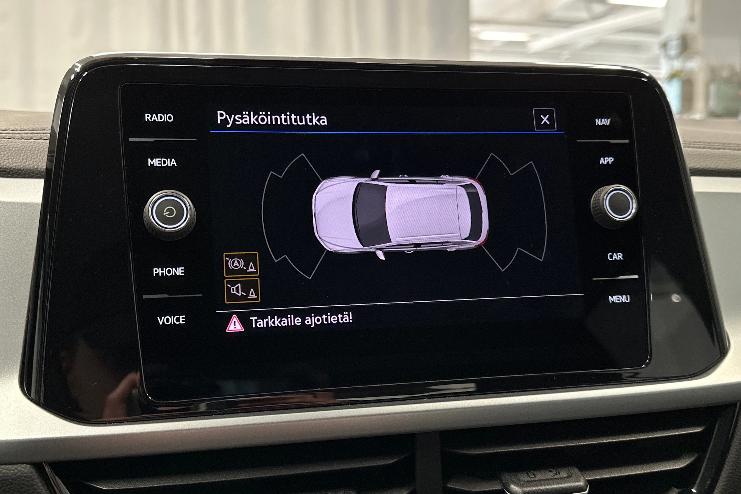 valkoinen Volkswagen T-Roc 2022 kuva 18.