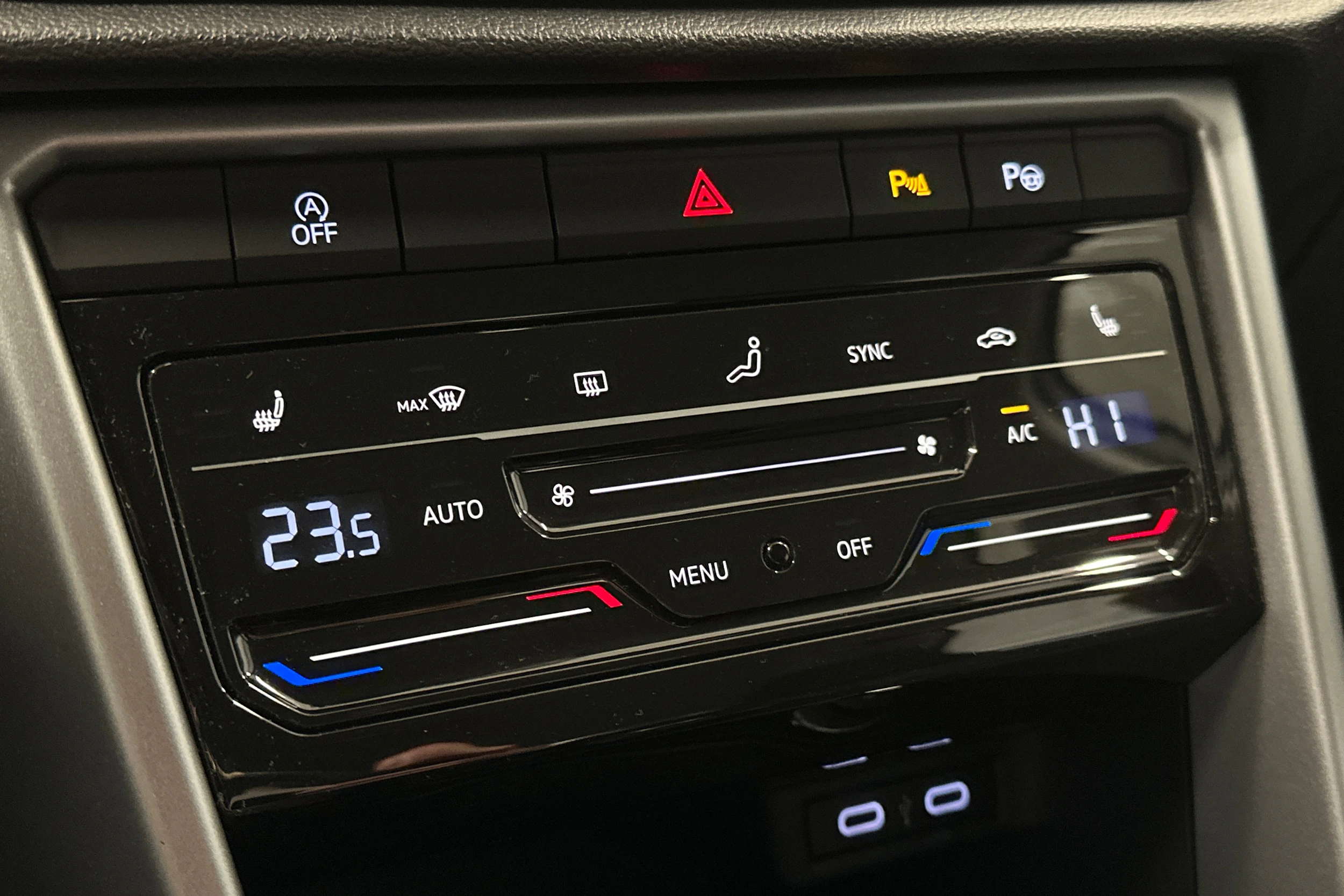 valkoinen Volkswagen T-Roc 2022 kuva 19.