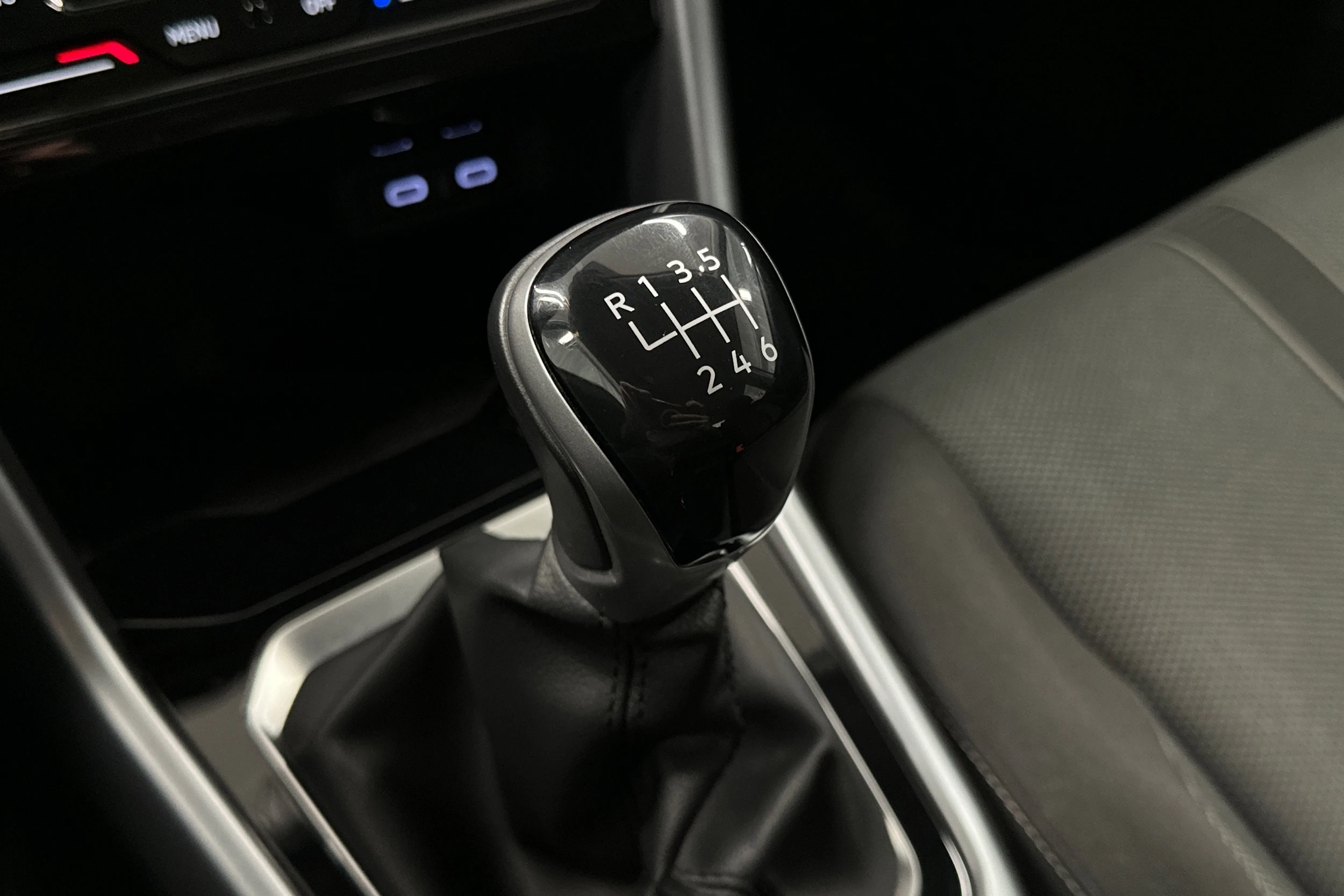 valkoinen Volkswagen T-Roc 2022 kuva 20.