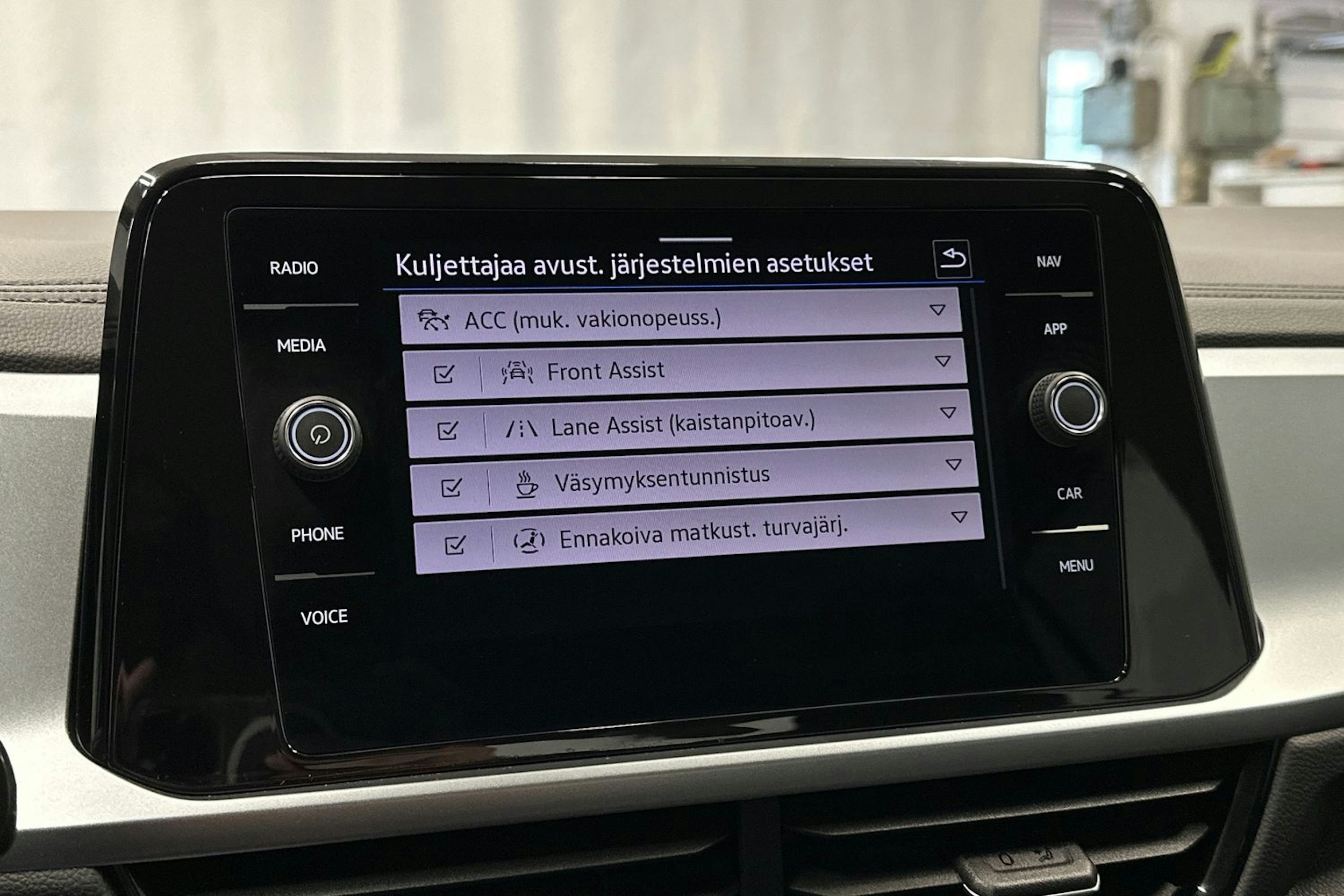 valkoinen Volkswagen T-Roc 2022 kuva 21.