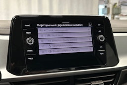 valkoinen Volkswagen T-Roc 2022 kuva 21.