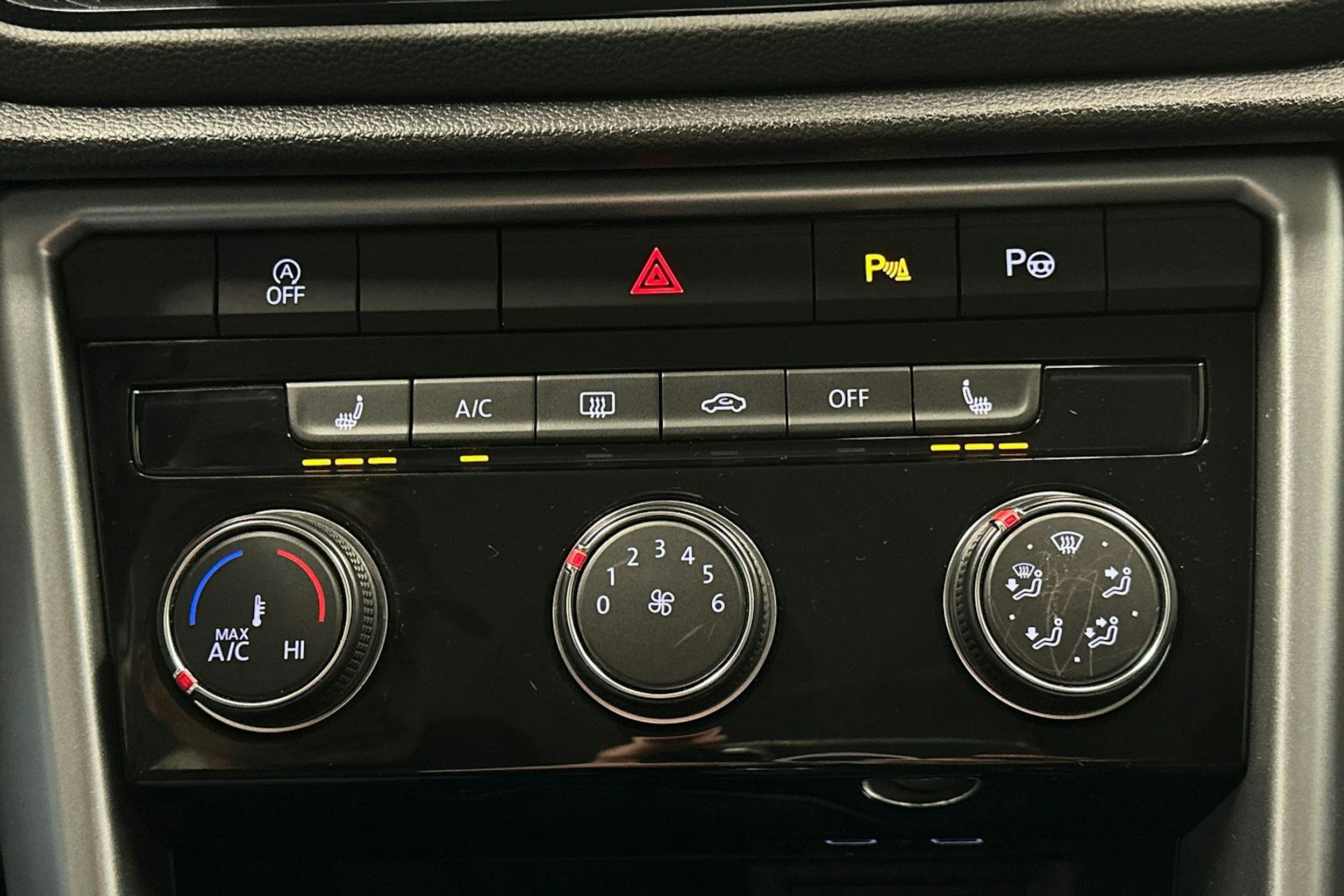 valkoinen Volkswagen T-Roc 2022 kuva 25.