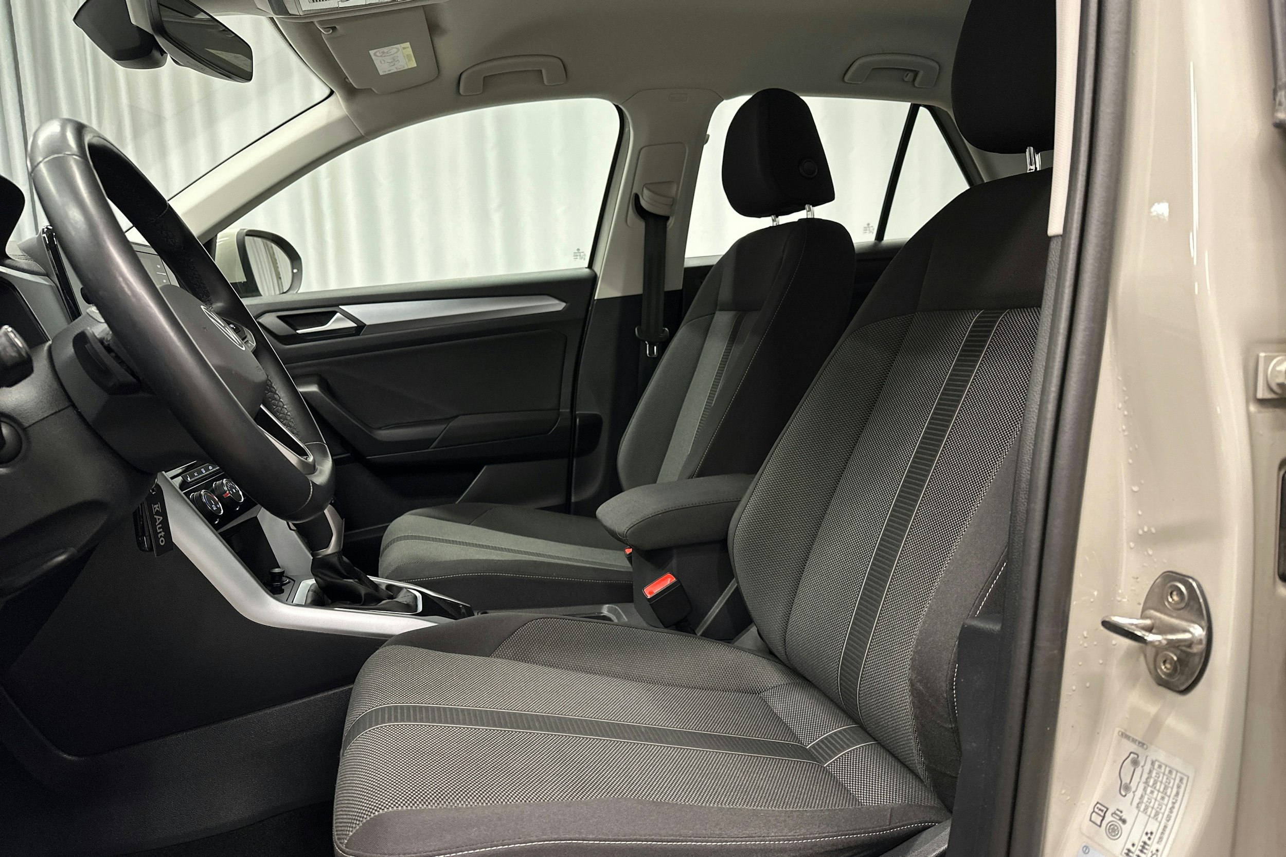 harmaa Volkswagen T-Roc 2022 kuva 15.