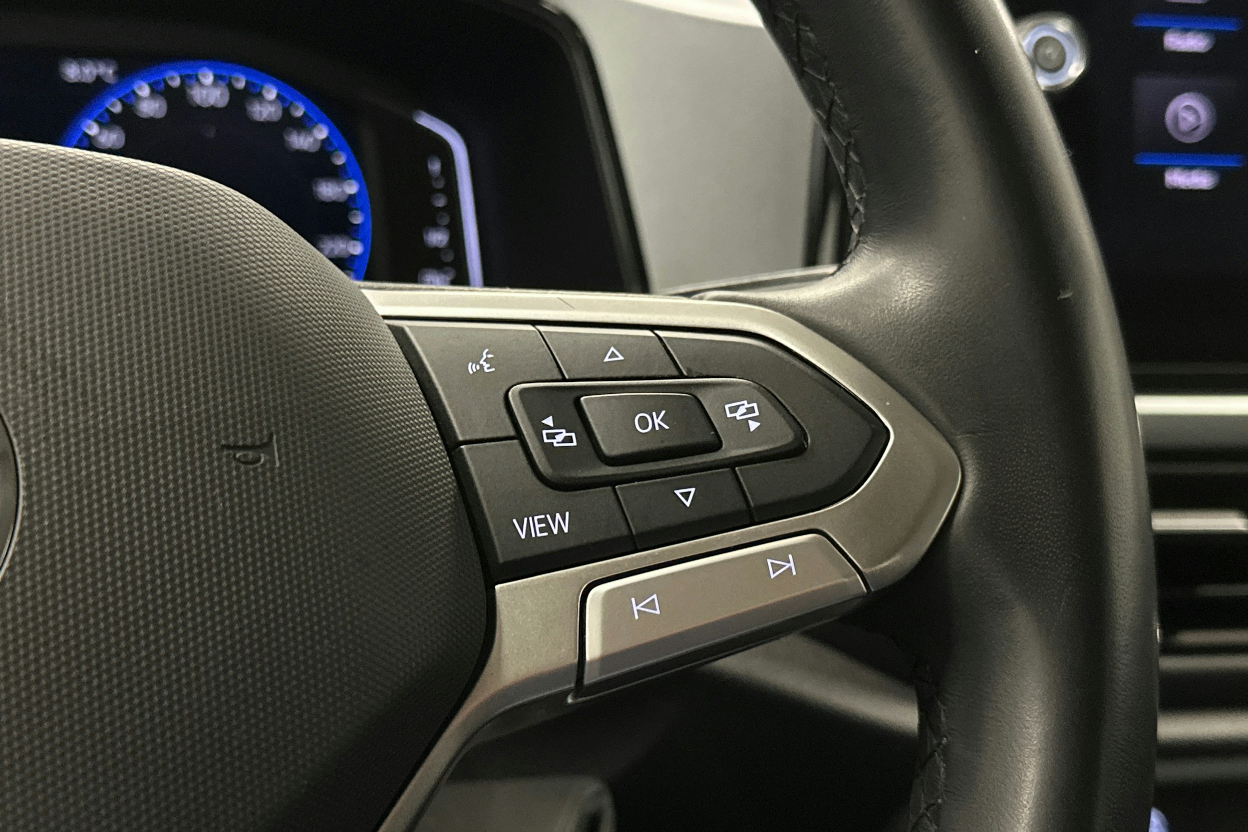 harmaa Volkswagen T-Roc 2022 kuva 19.