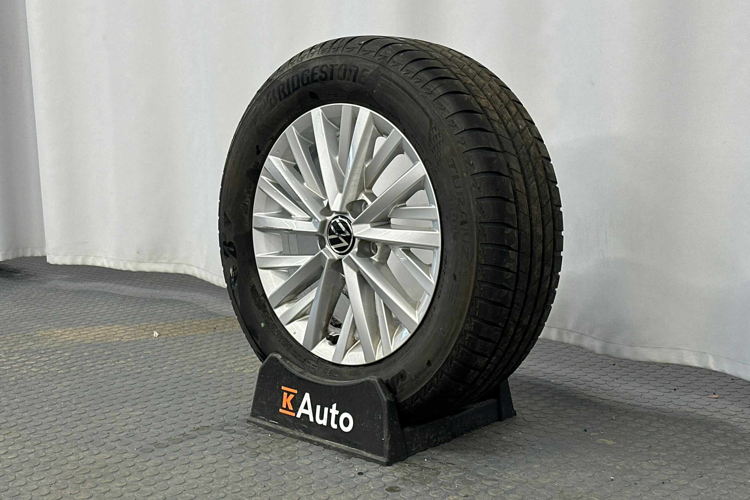 valkoinen Volkswagen T-Roc 2022 kuva 13.