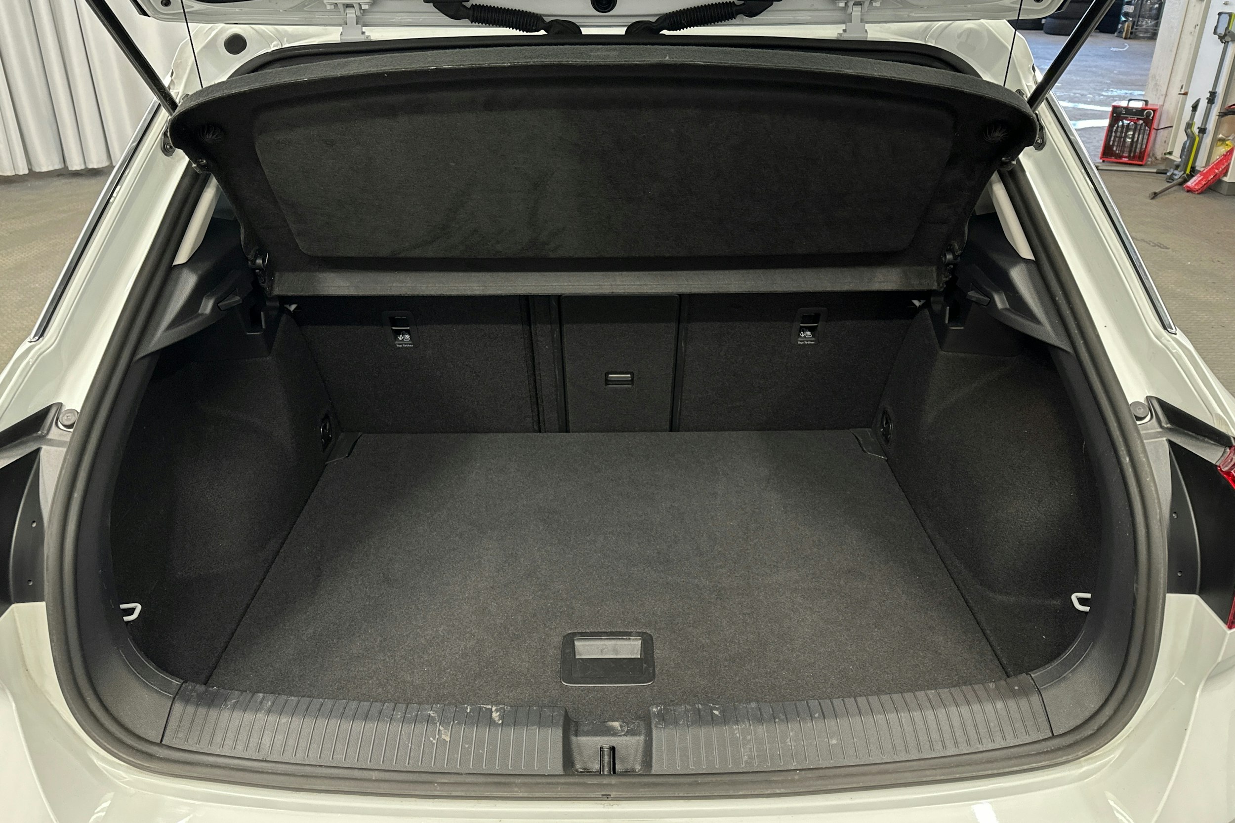 valkoinen Volkswagen T-Roc 2022 kuva 14.