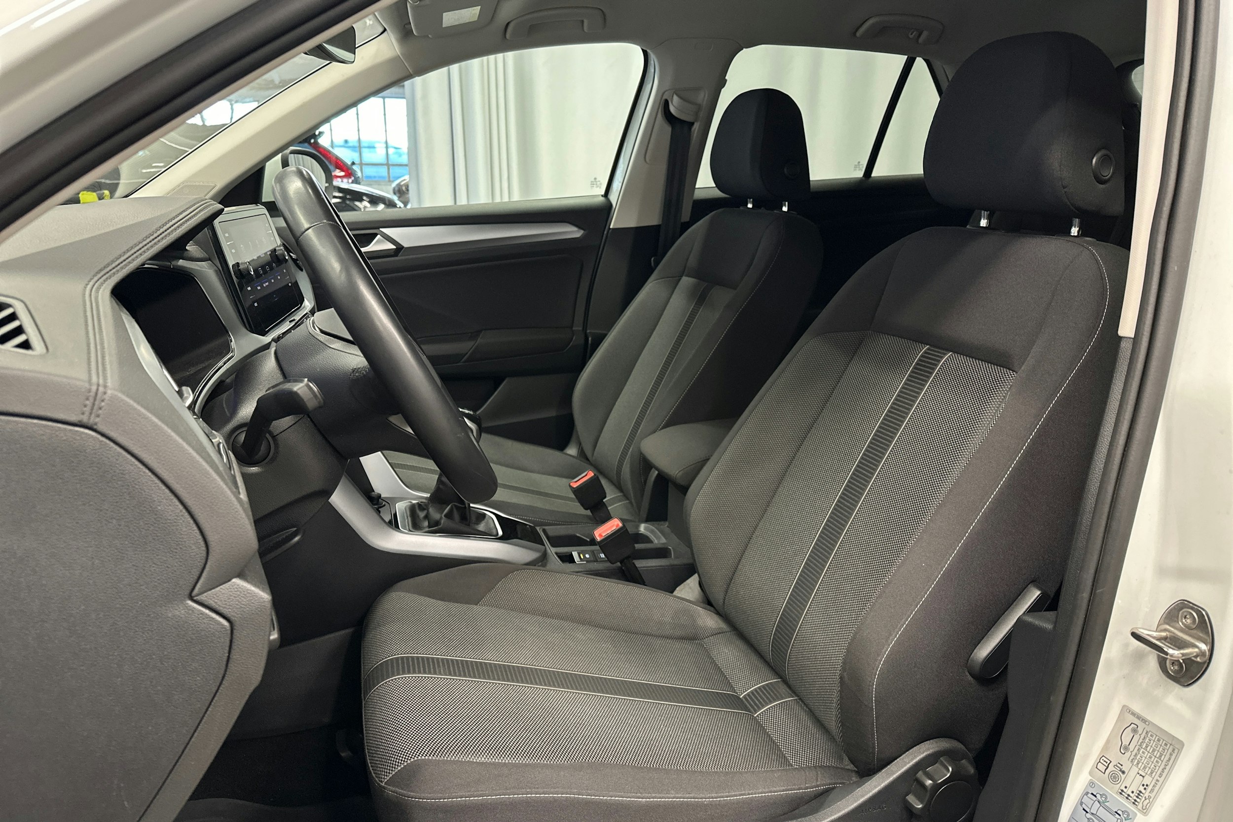 valkoinen Volkswagen T-Roc 2022 kuva 15.