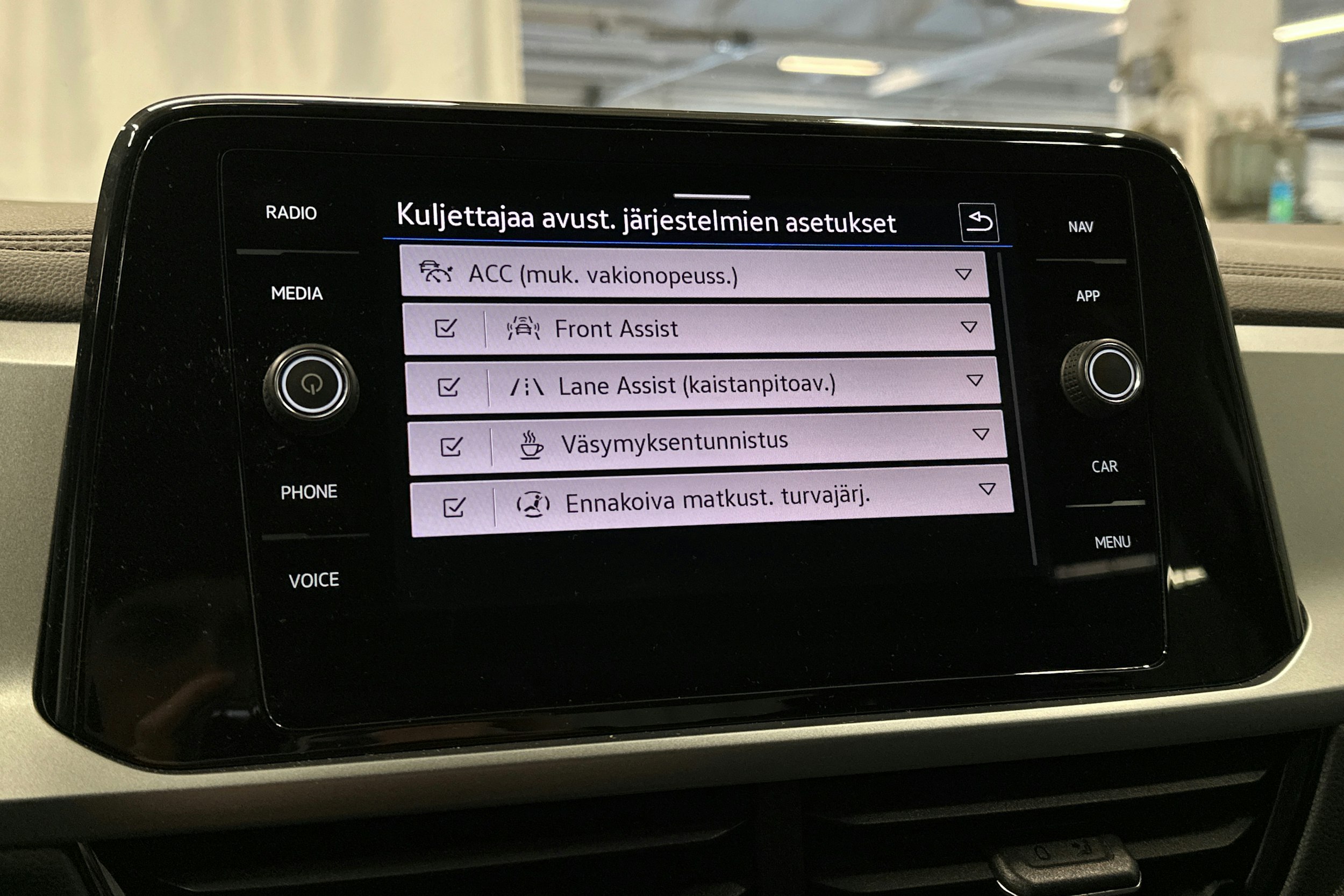 valkoinen Volkswagen T-Roc 2022 kuva 20.