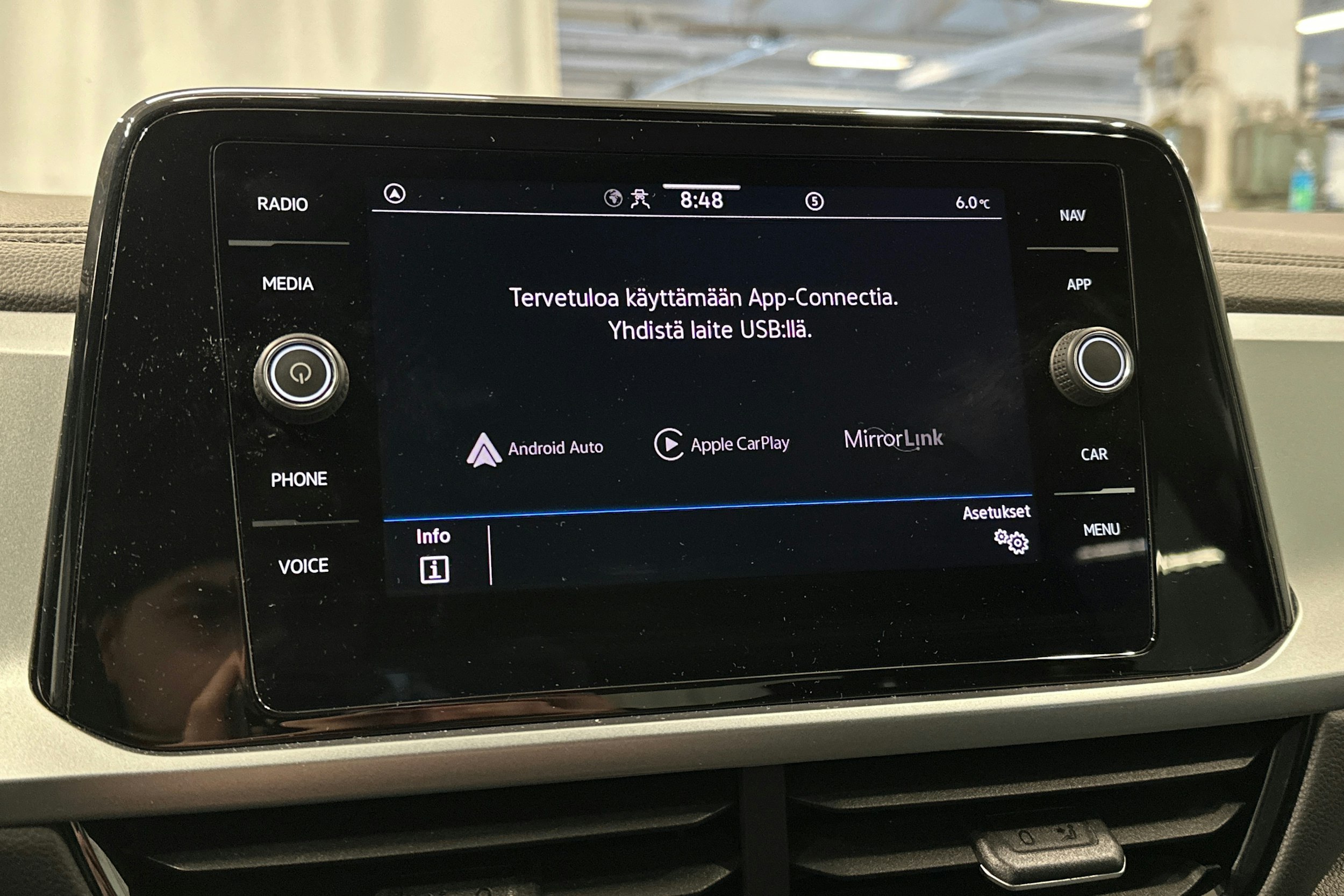 valkoinen Volkswagen T-Roc 2022 kuva 21.