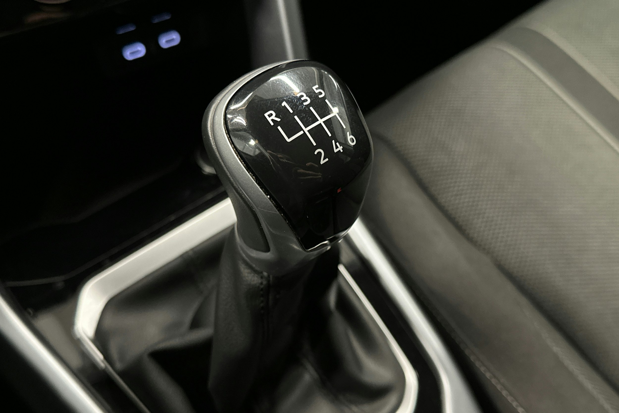 valkoinen Volkswagen T-Roc 2022 kuva 24.