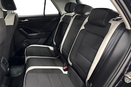 Musta Volkswagen T-Roc 2022 kuva 8.