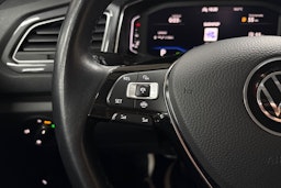 Musta Volkswagen T-Roc 2022 kuva 13.