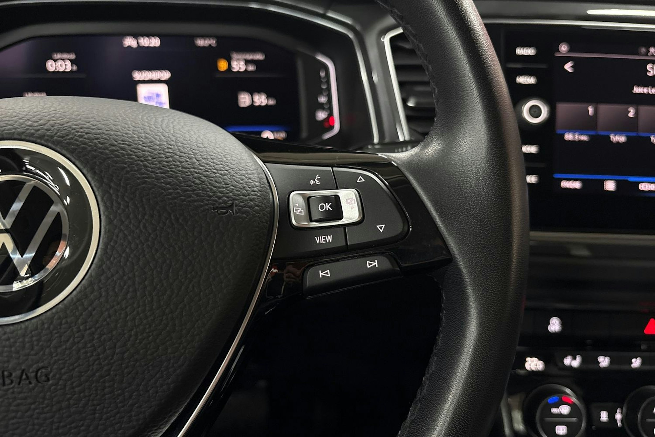 Musta Volkswagen T-Roc 2022 kuva 14.