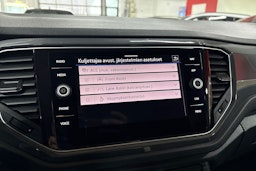 Musta Volkswagen T-Roc 2022 kuva 17.