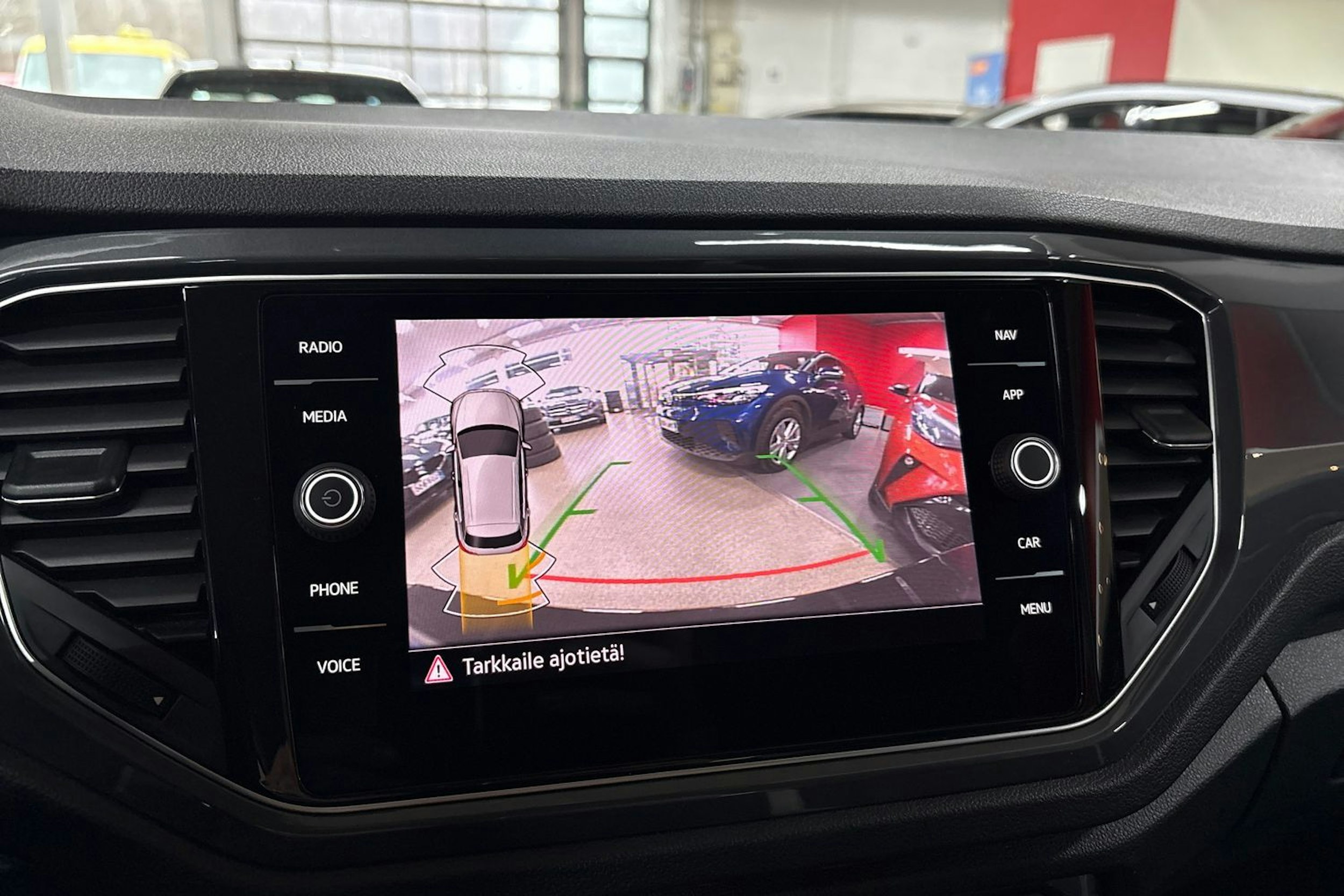 Musta Volkswagen T-Roc 2022 kuva 18.