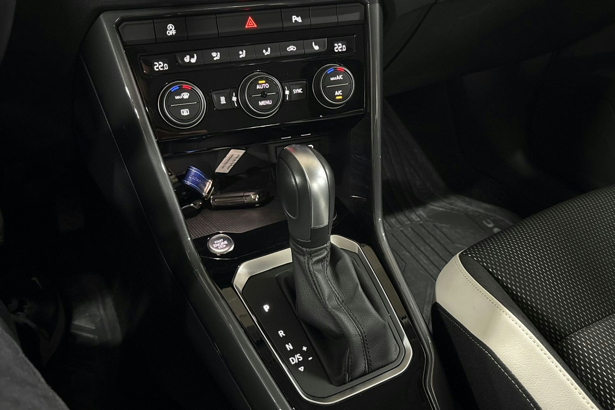 Musta Volkswagen T-Roc 2022 kuva 20.