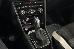 Musta Volkswagen T-Roc 2022 kuva 20.