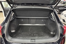 Musta Volkswagen T-Roc 2022 kuva 23.