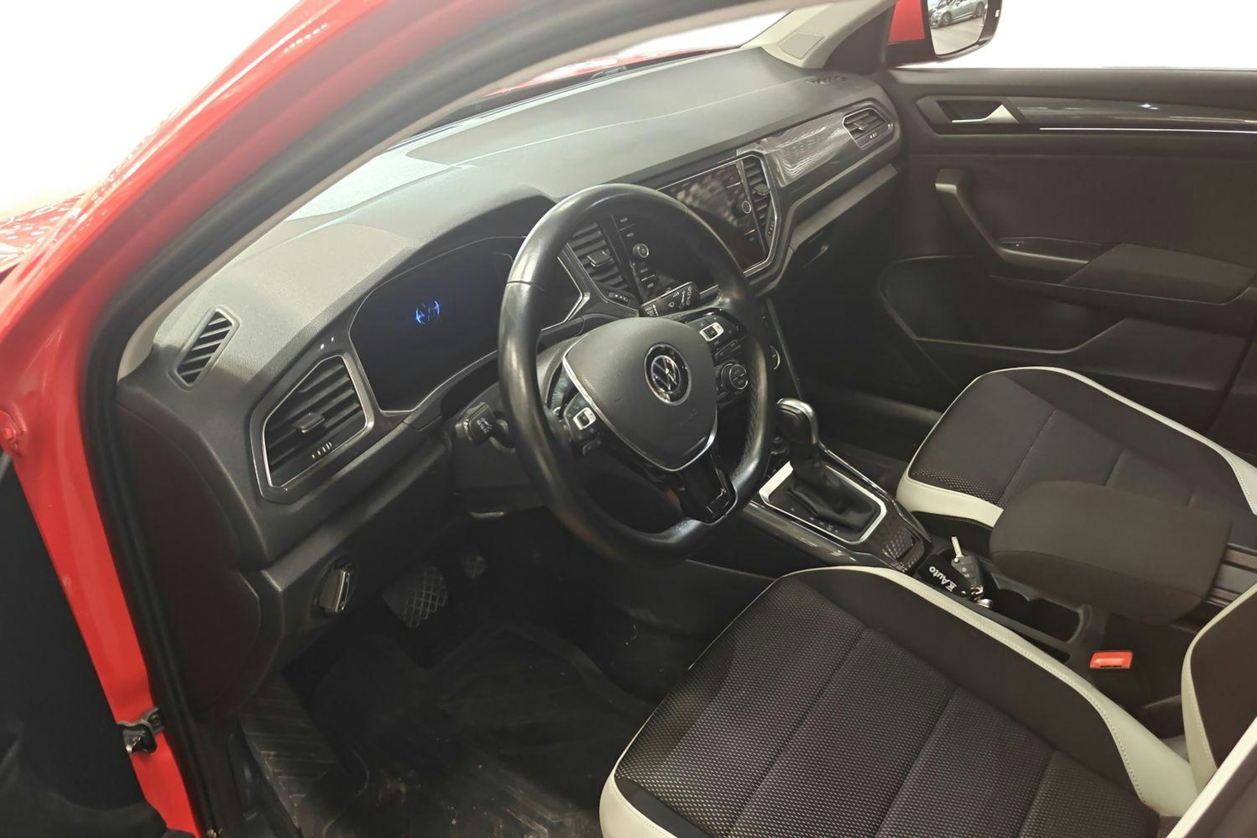 punainen Volkswagen T-Roc 2022 kuva 3.