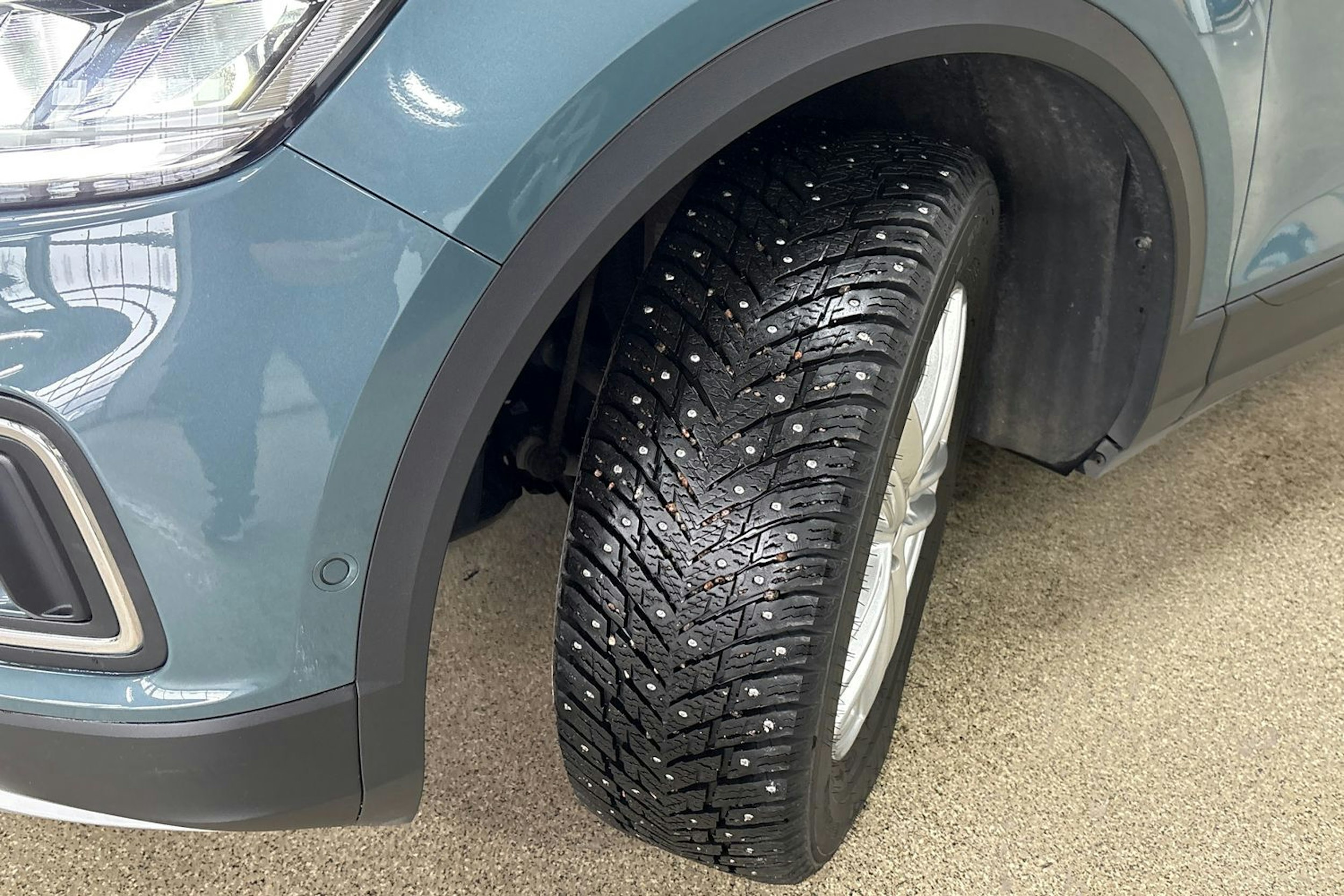 Sininen Volkswagen T-Roc 2022 kuva 13.