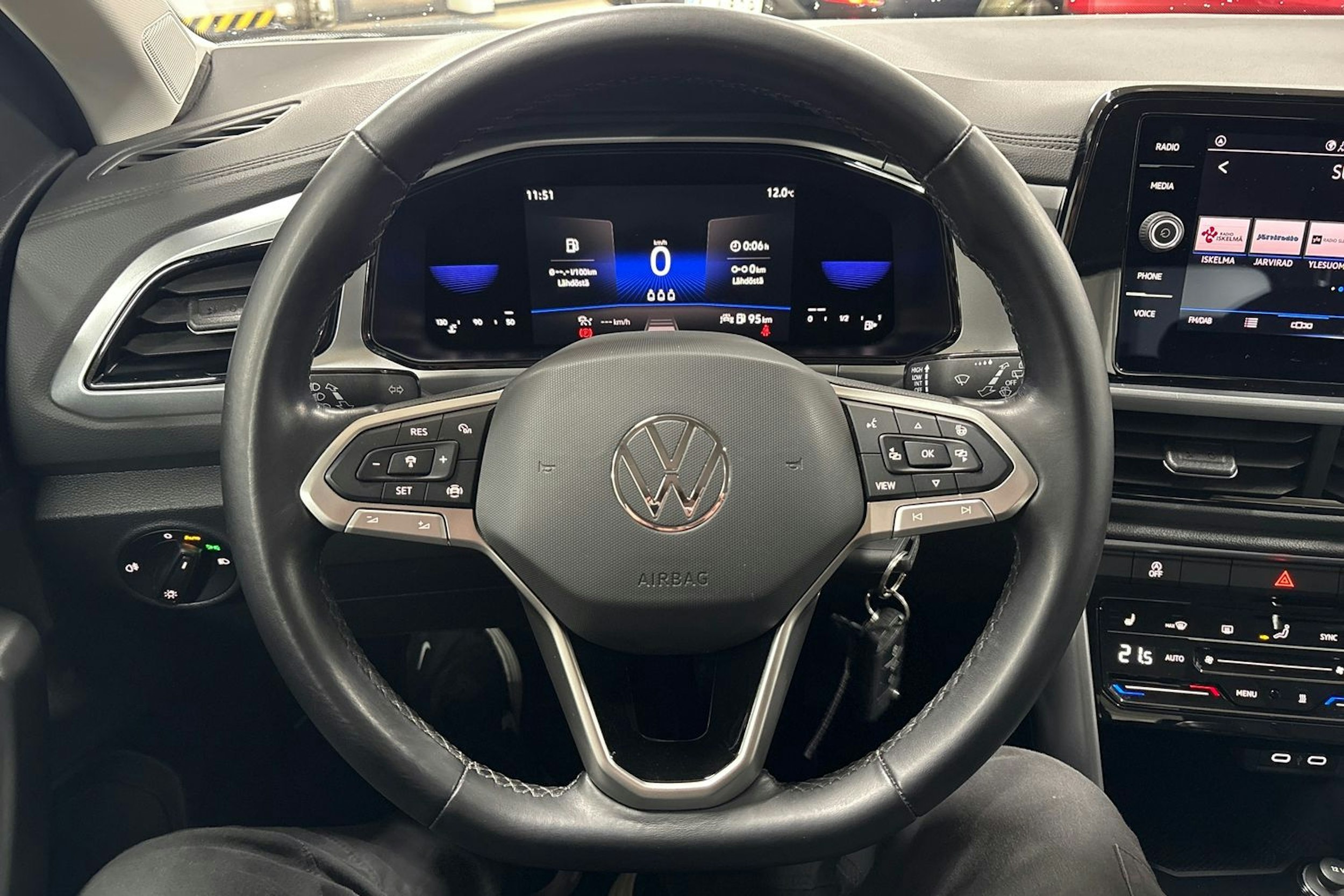 Sininen Volkswagen T-Roc 2022 kuva 14.