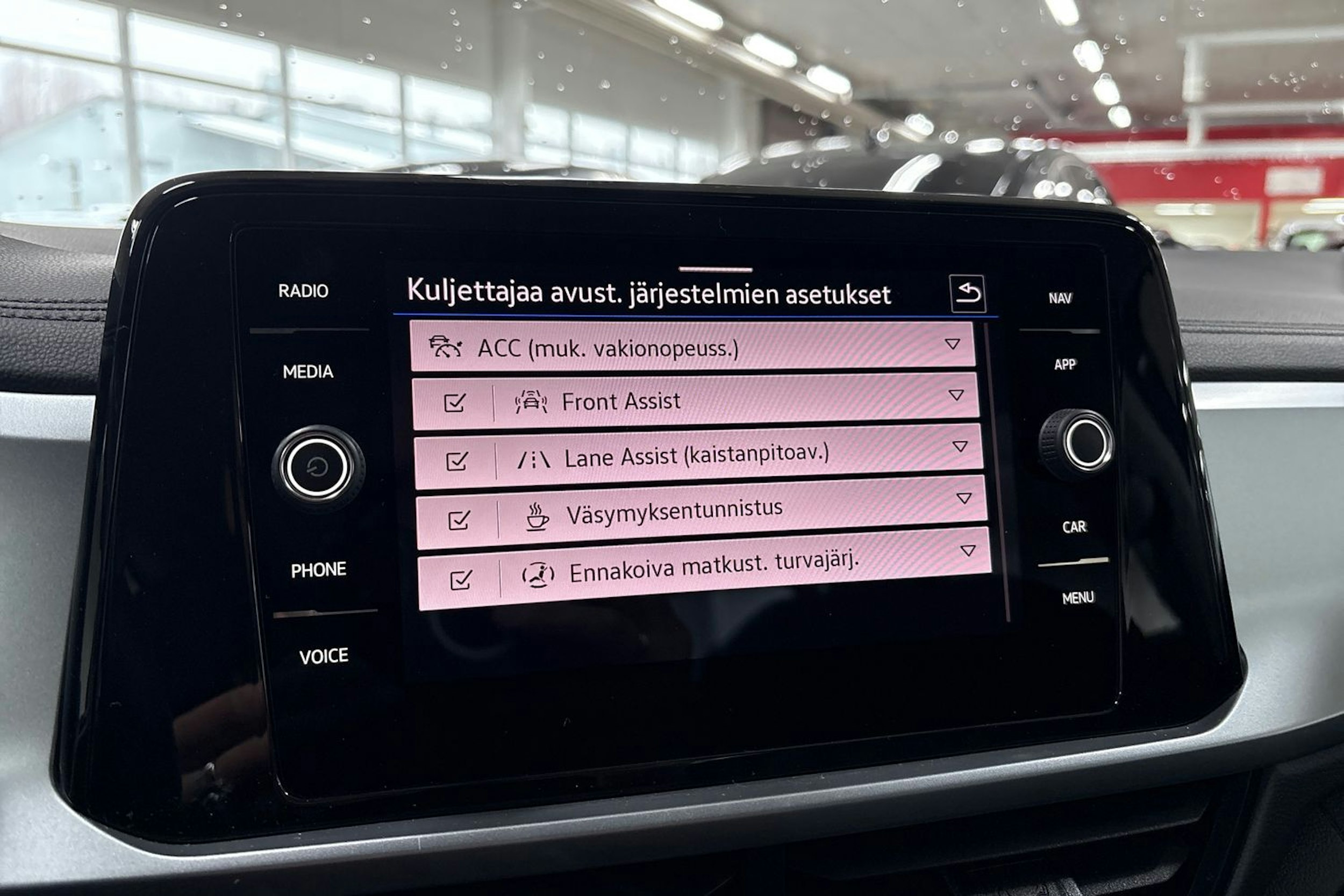 Sininen Volkswagen T-Roc 2022 kuva 22.