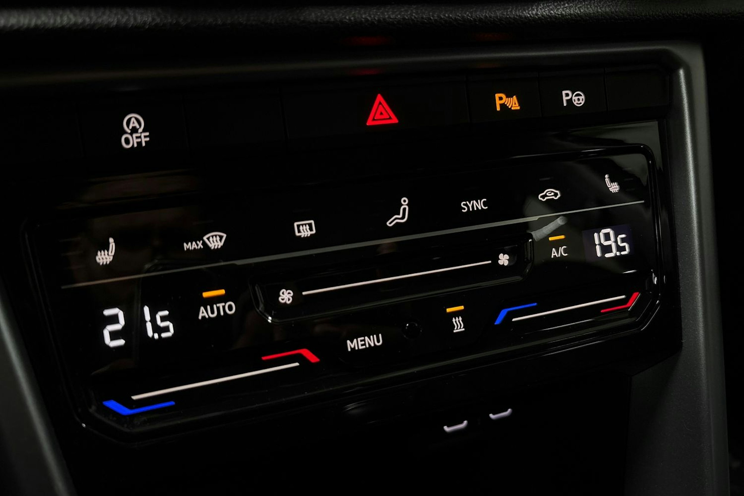 Sininen Volkswagen T-Roc 2022 kuva 24.