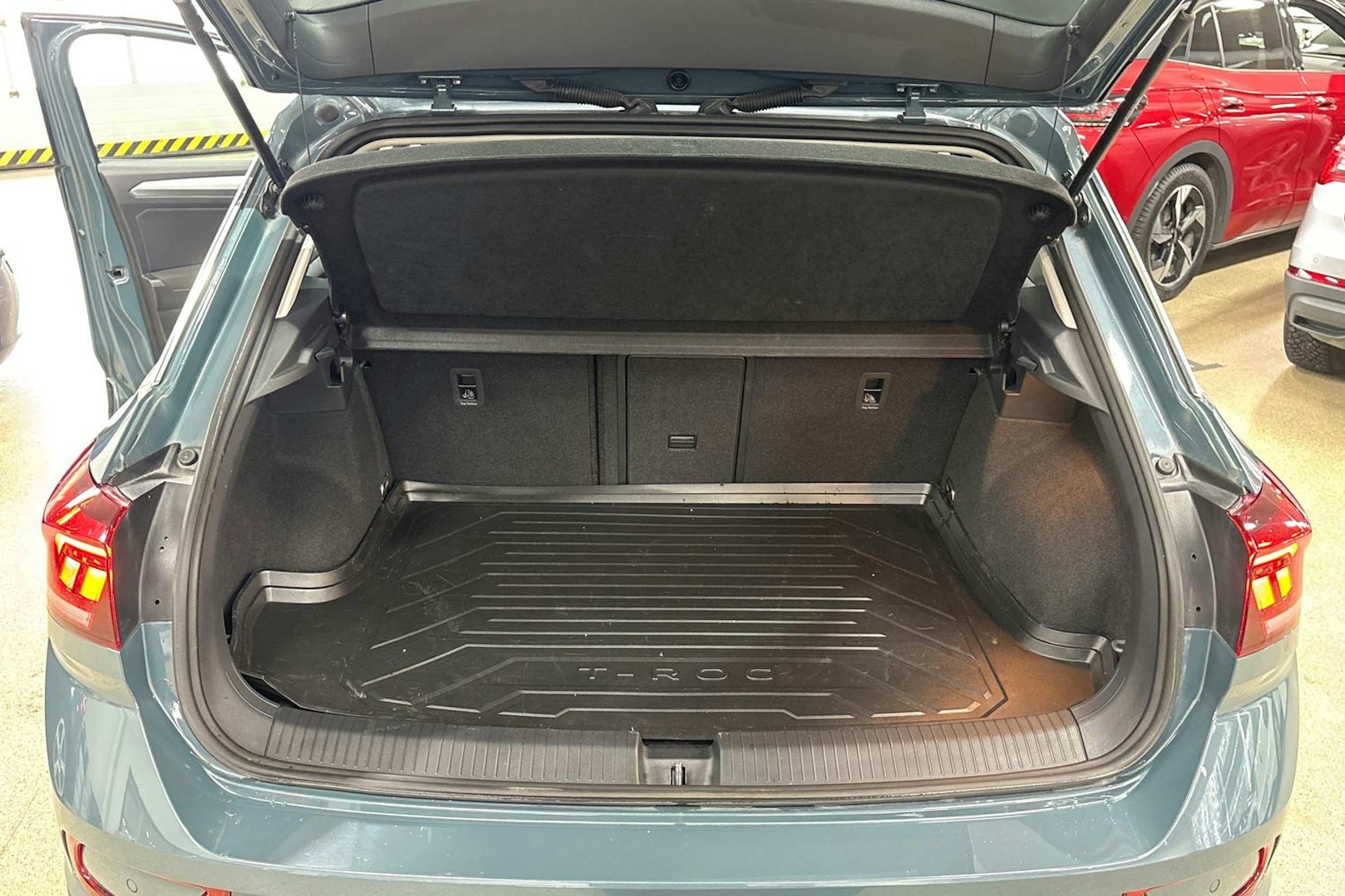Sininen Volkswagen T-Roc 2022 kuva 28.