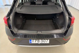 musta Volkswagen T-Roc 2022 kuva 13.