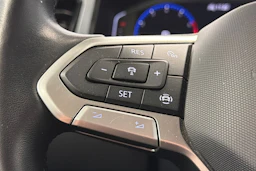 musta Volkswagen T-Roc 2022 kuva 15.